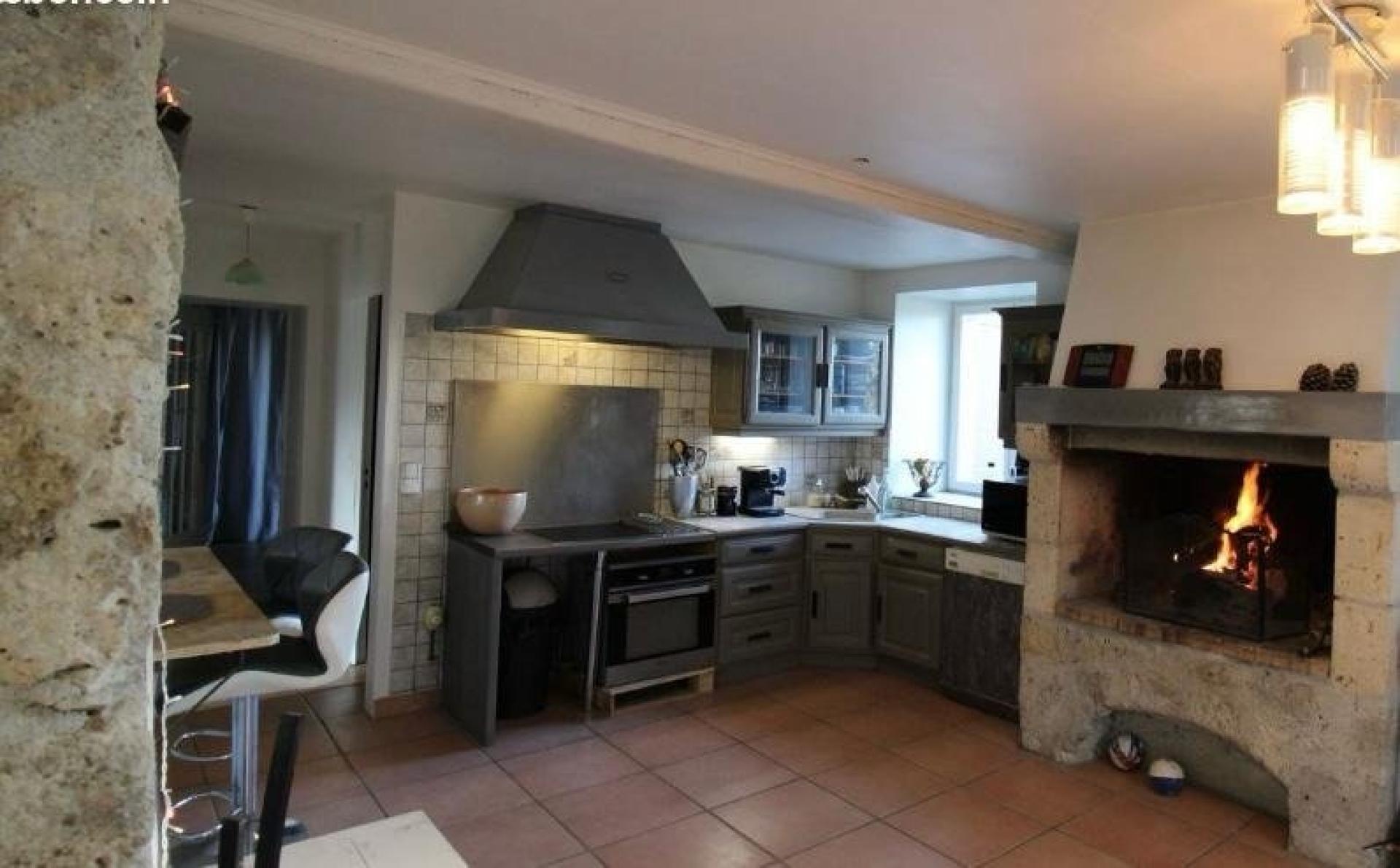 Photo 7 of the listing.