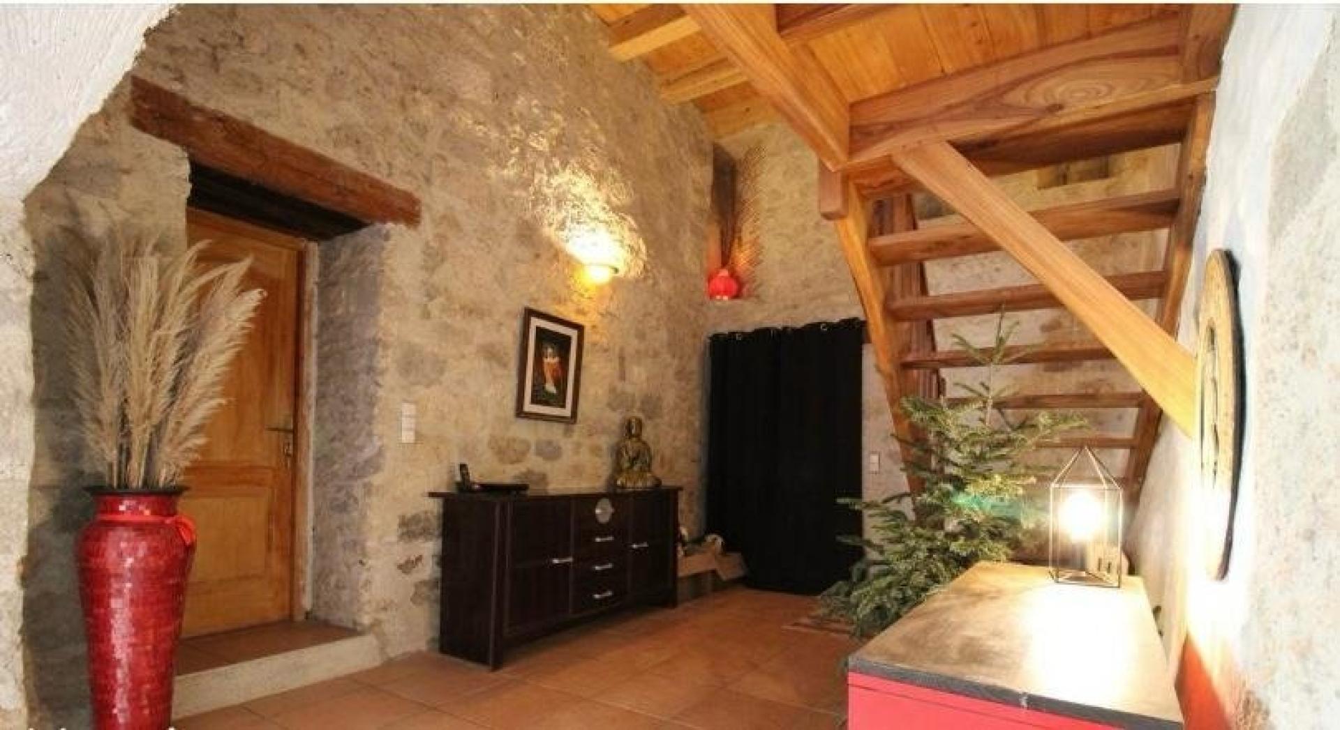 Photo 10 of the listing.