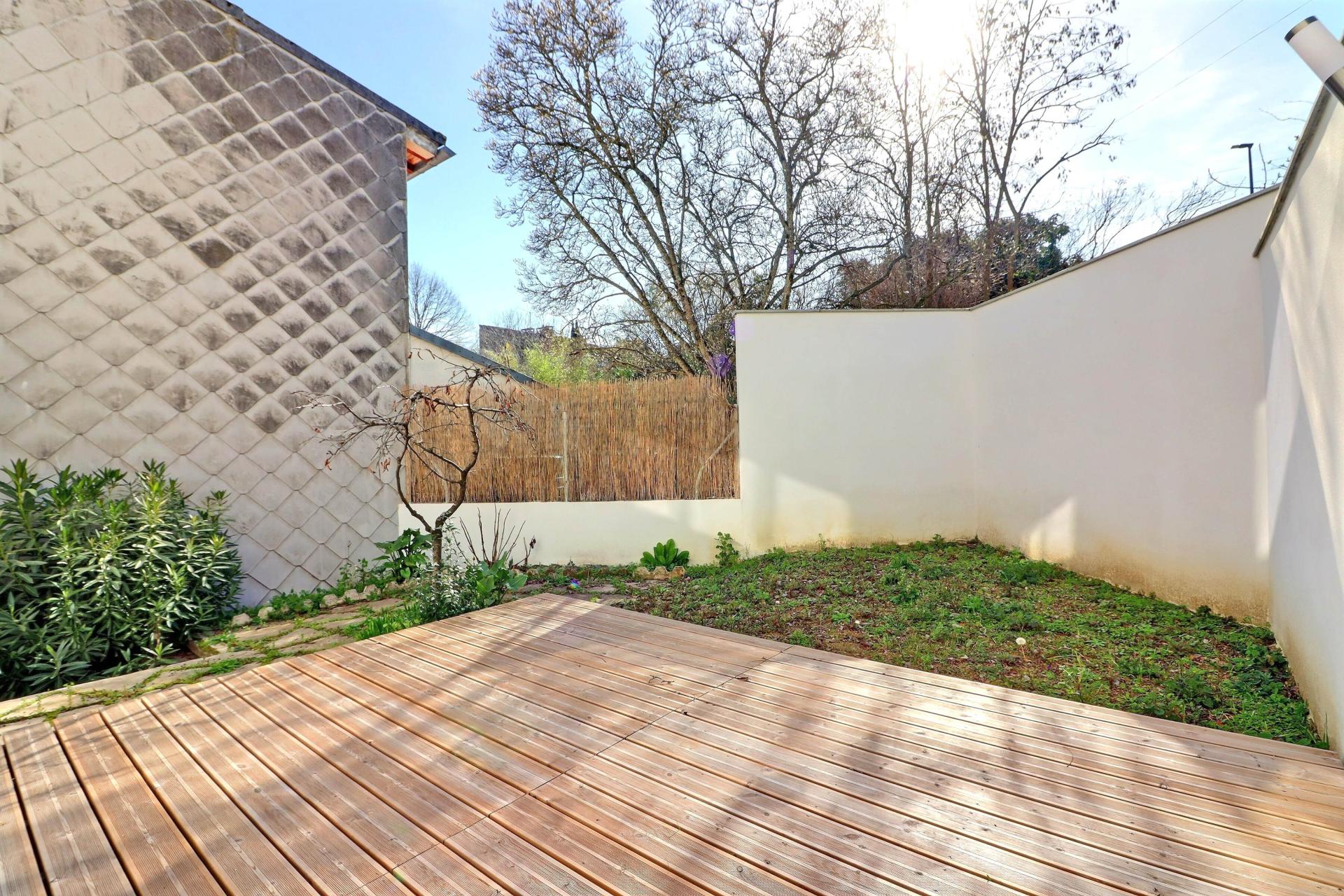 Photo 5 of the listing.