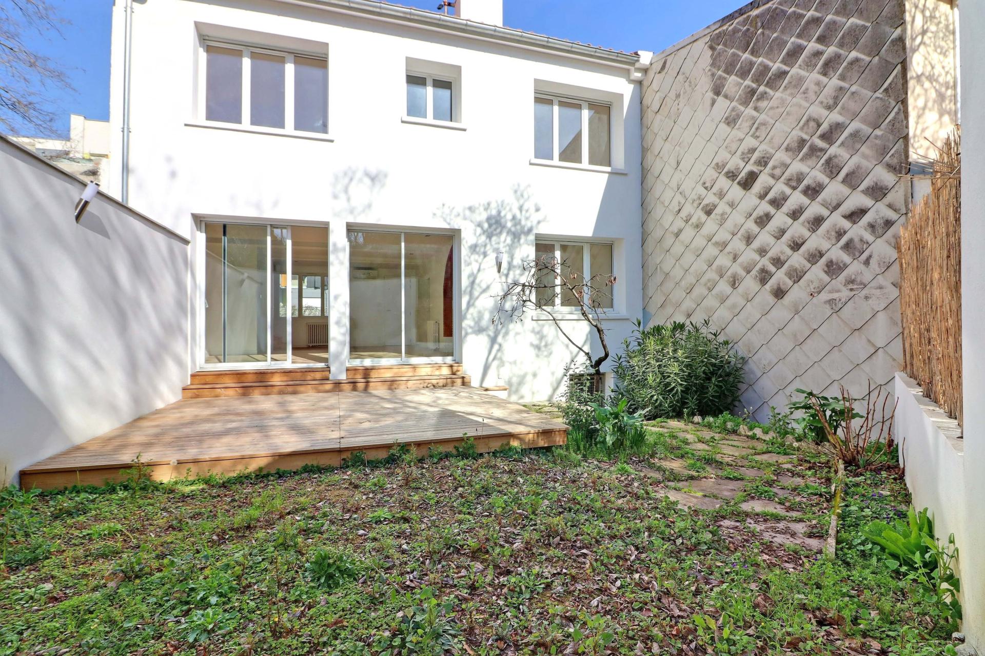 Photo 11 of the listing.