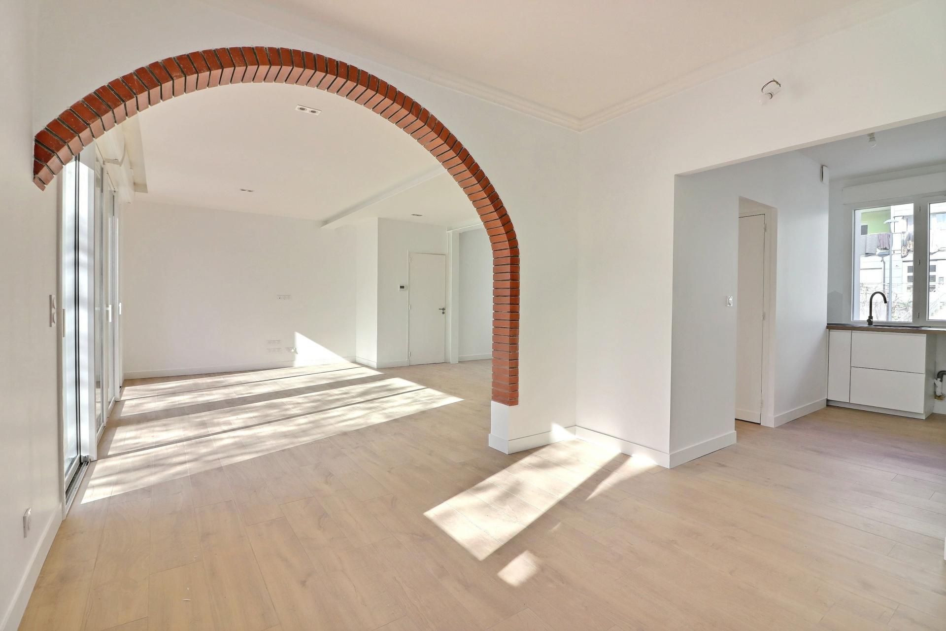 Photo 7 of the listing.