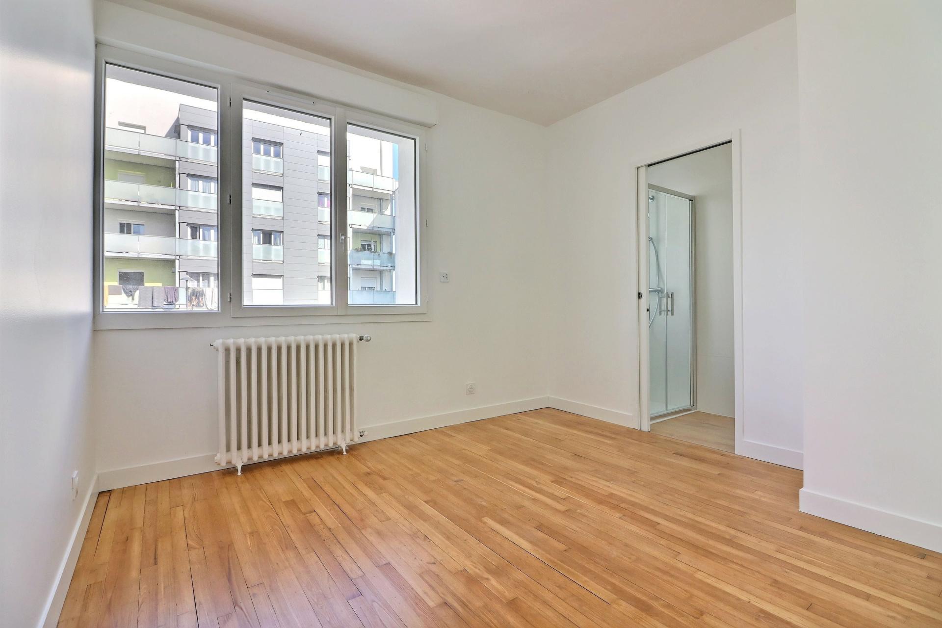 Photo 13 of the listing.