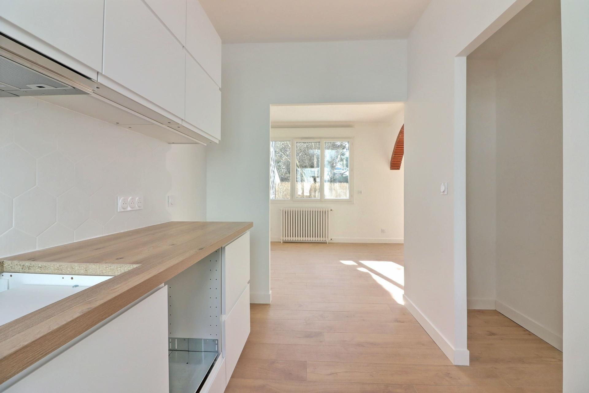 Photo 6 of the listing.