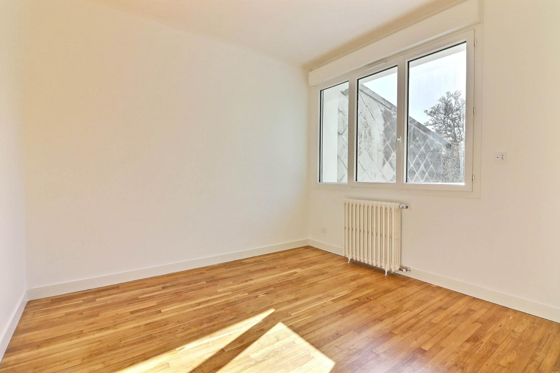 Photo 14 of the listing.