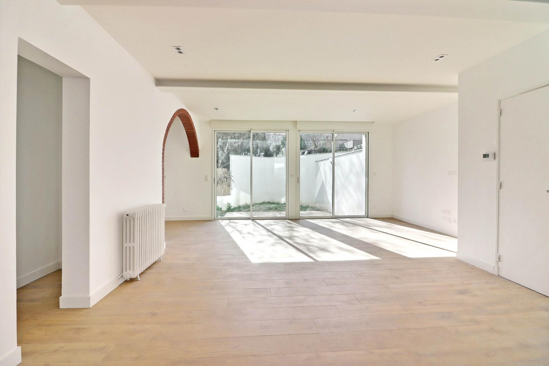 Photo 2 of the listing.