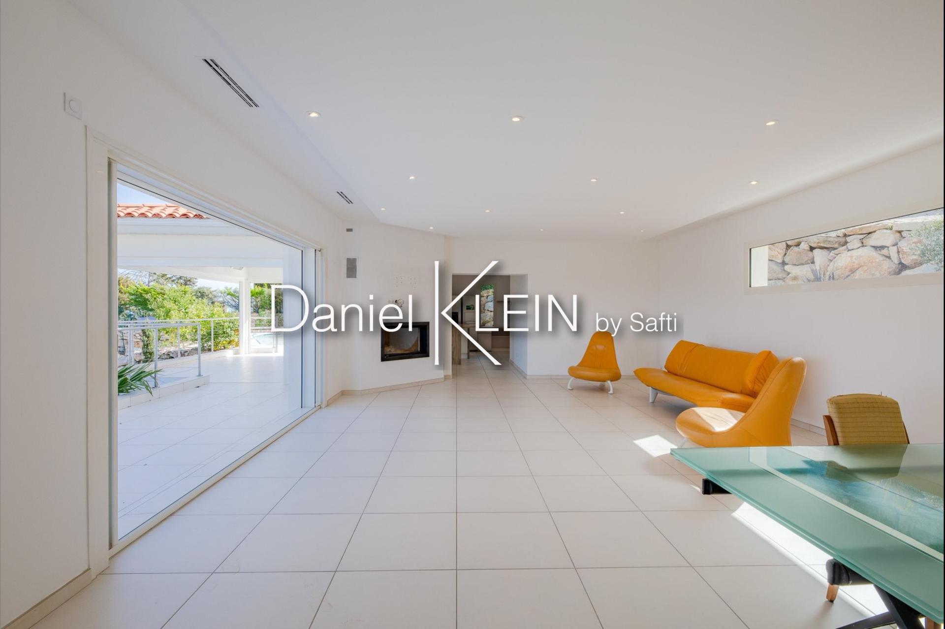 Photo 6 of the listing.