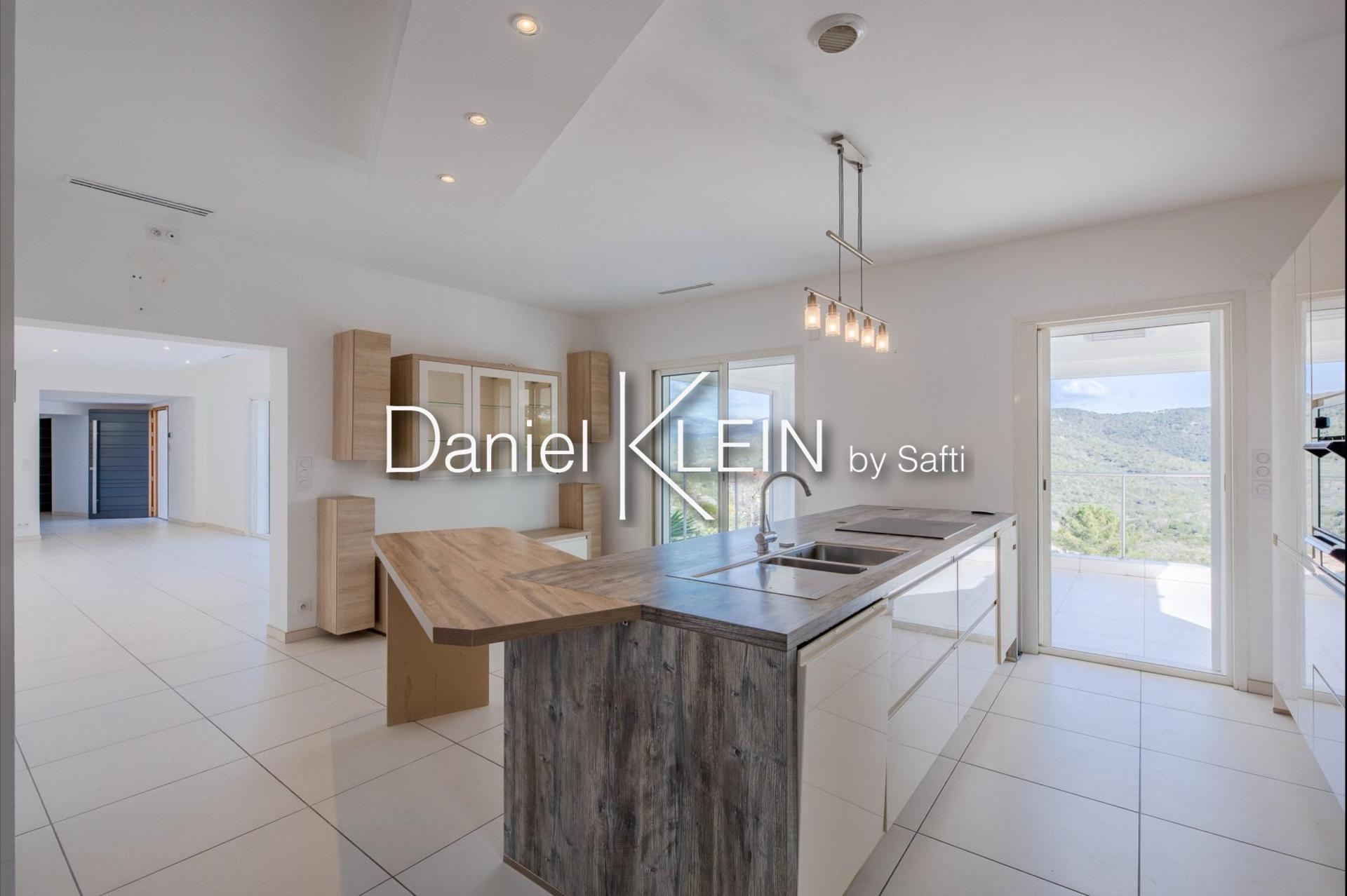 Photo 5 of the listing.