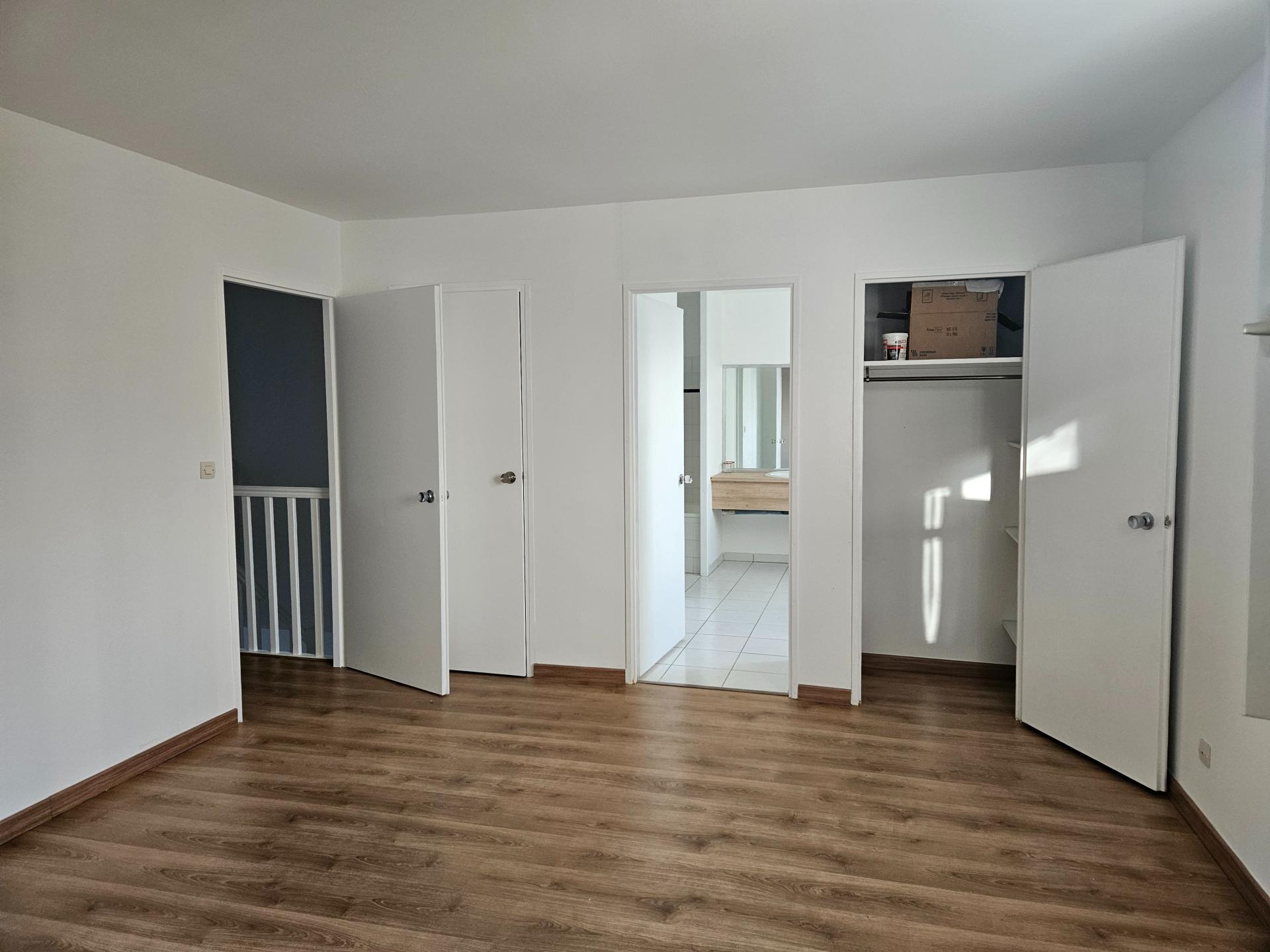 Photo 7 of the listing.