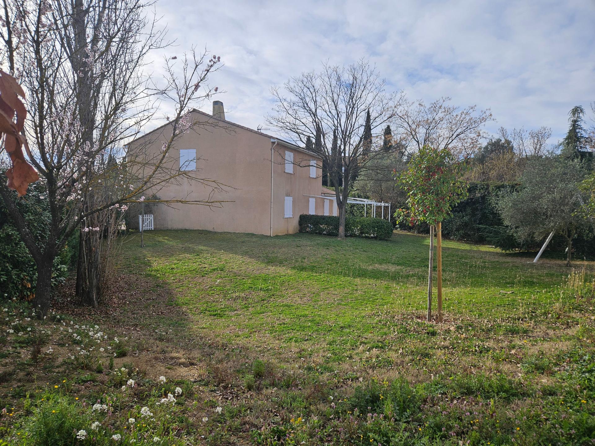 Photo 3 of the listing.