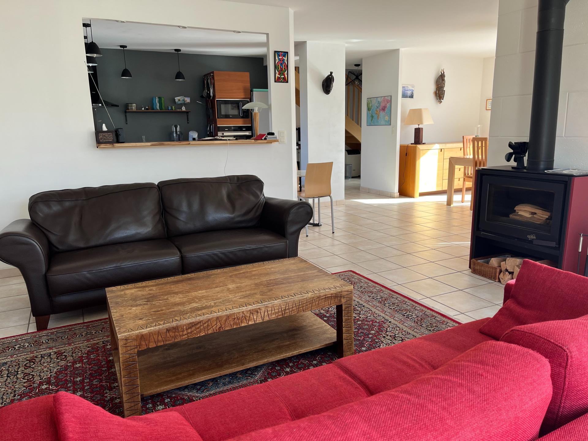 Photo 2 of the listing.