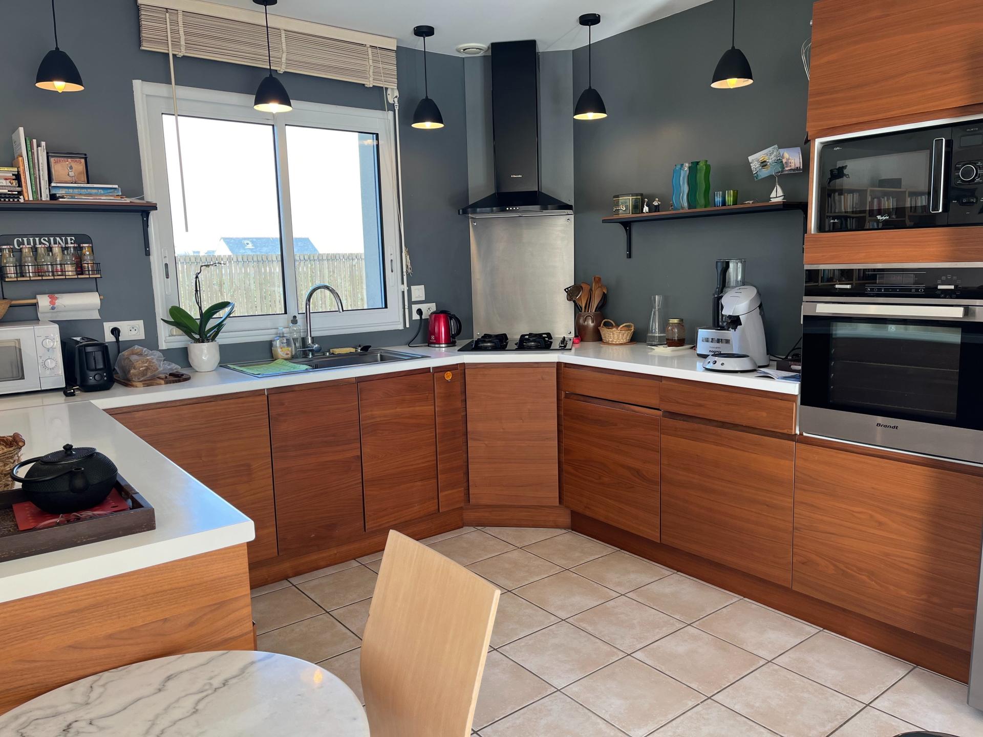 Photo 7 of the listing.