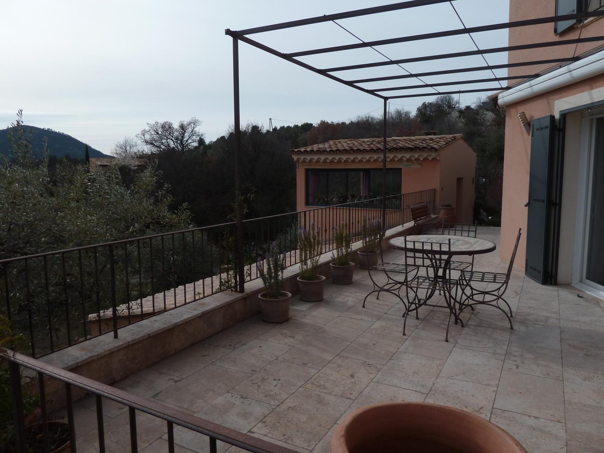 Photo 3 of the listing.