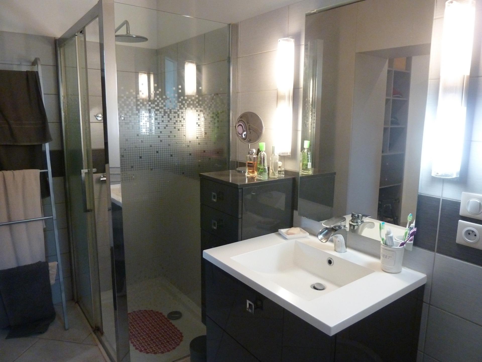 Photo 10 of the listing.