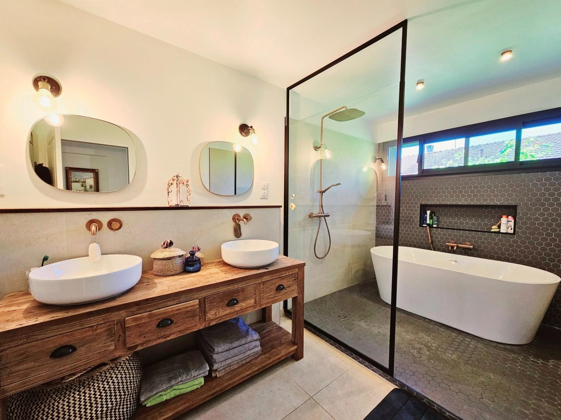 Photo 15 of the listing.