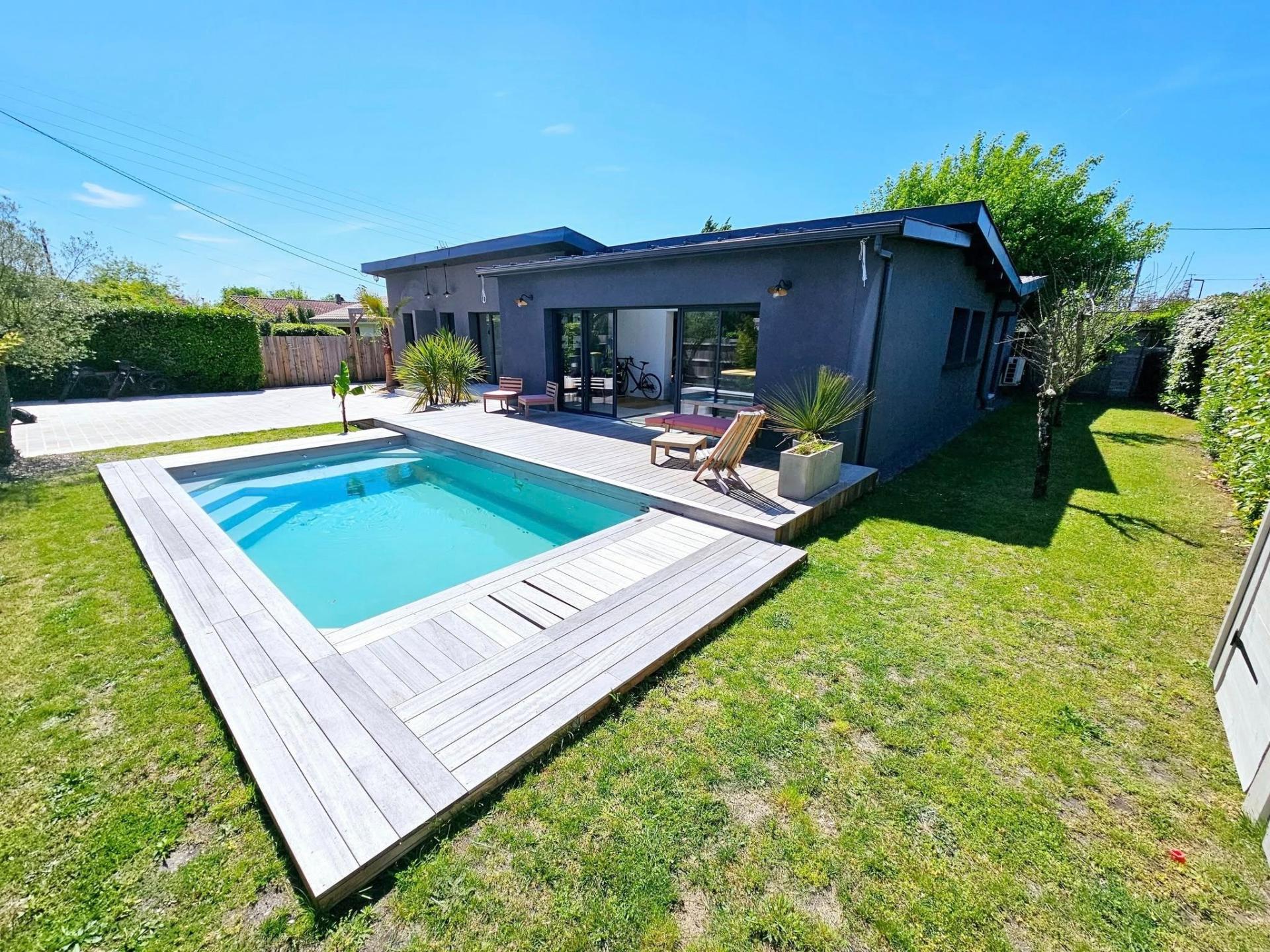 Photo 2 of the listing.