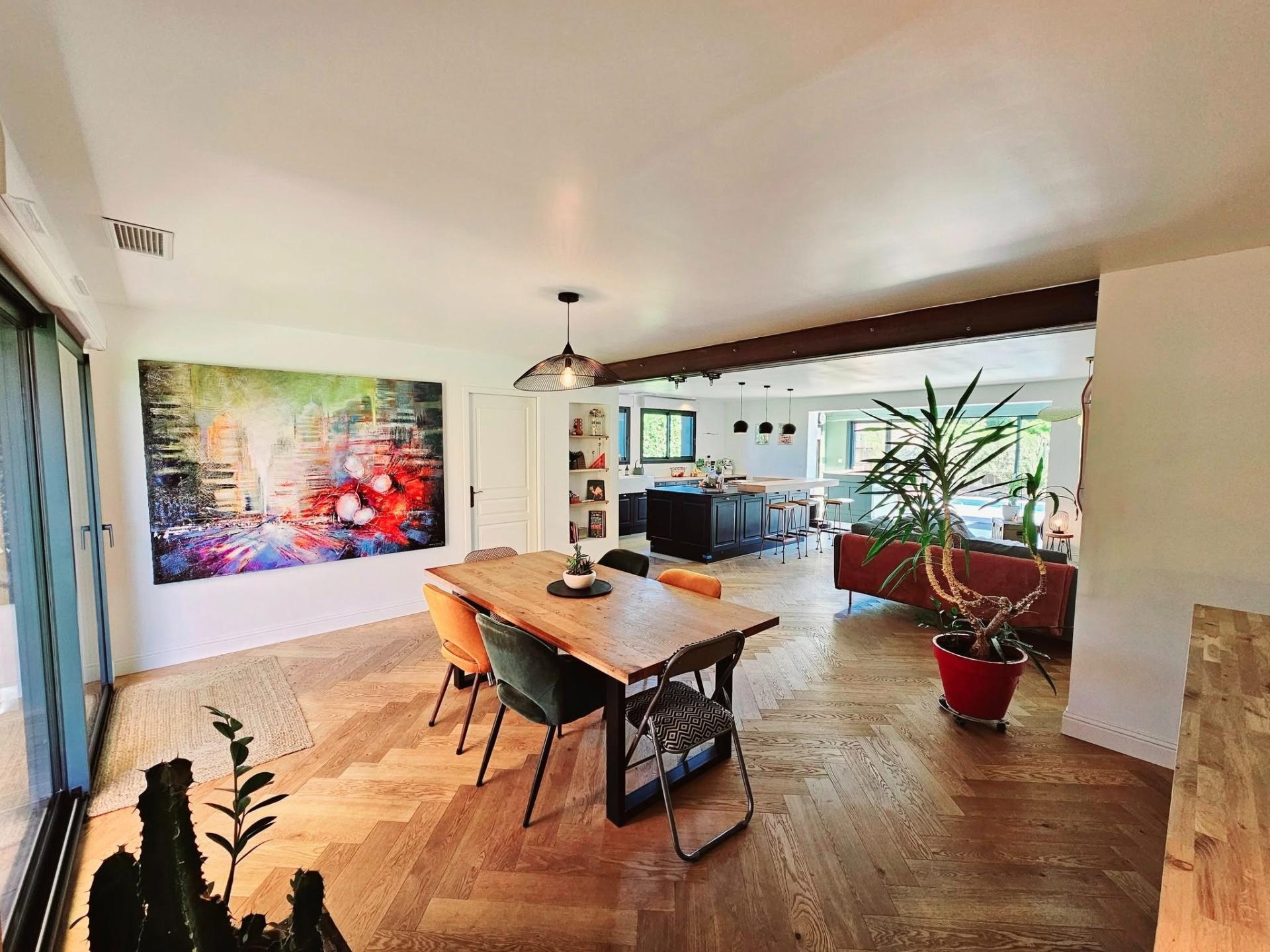 Photo 11 of the listing.