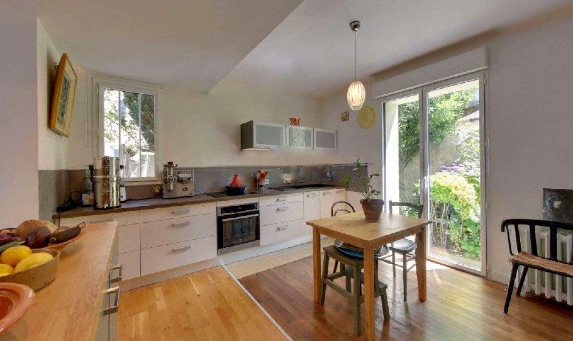 Photo 2 of the listing.