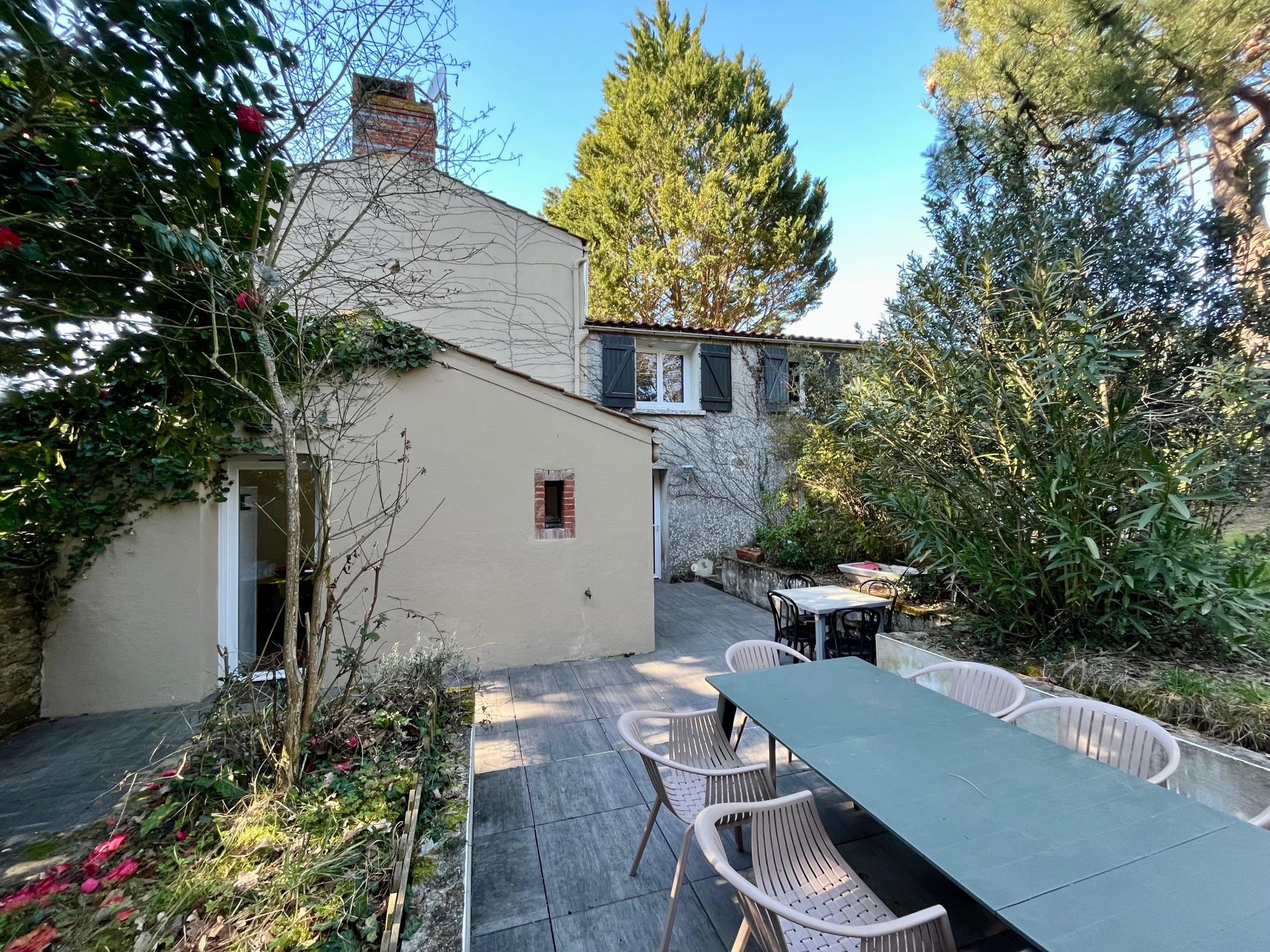 Photo 3 of the listing.