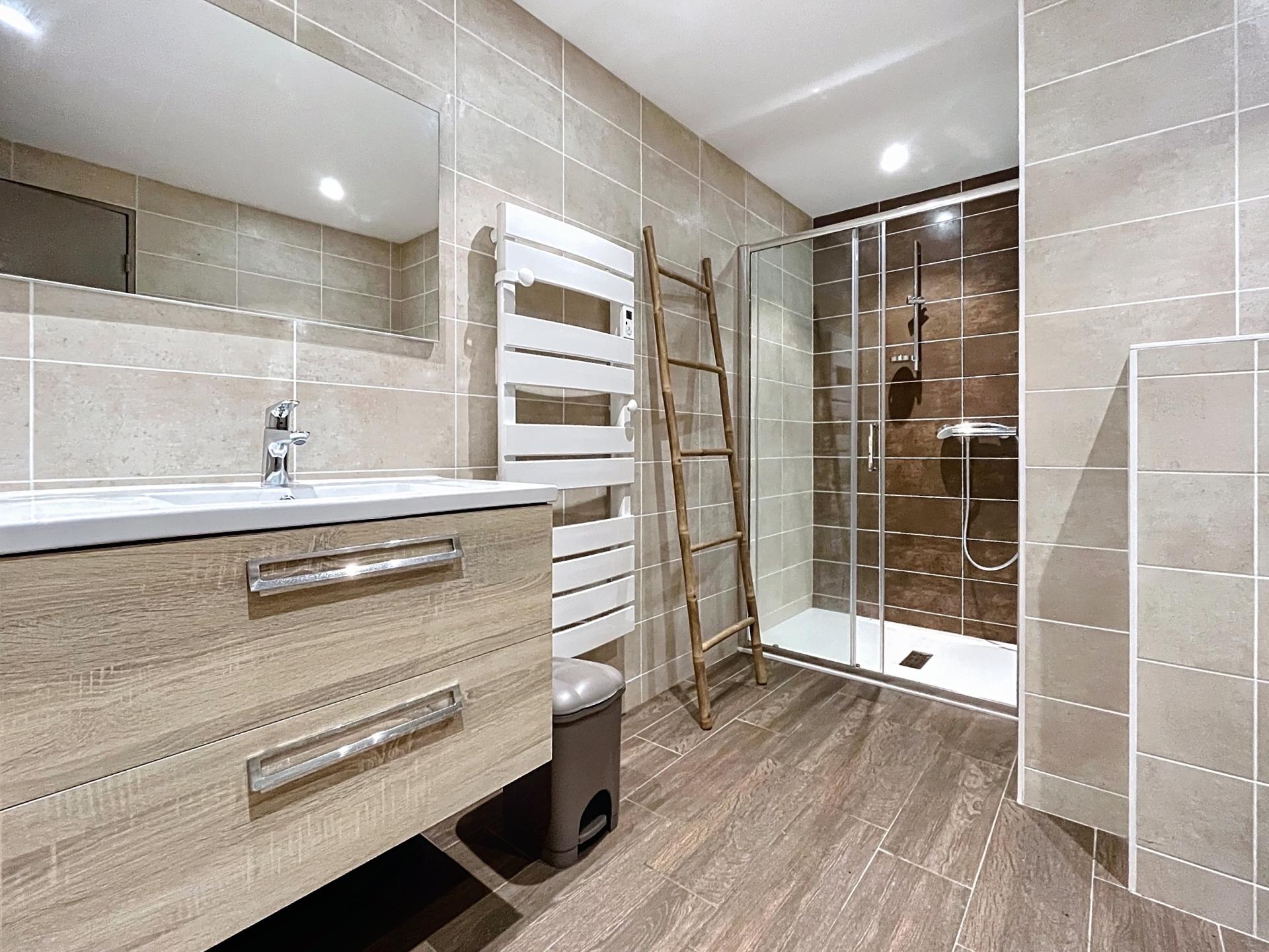 Photo 8 of the listing.