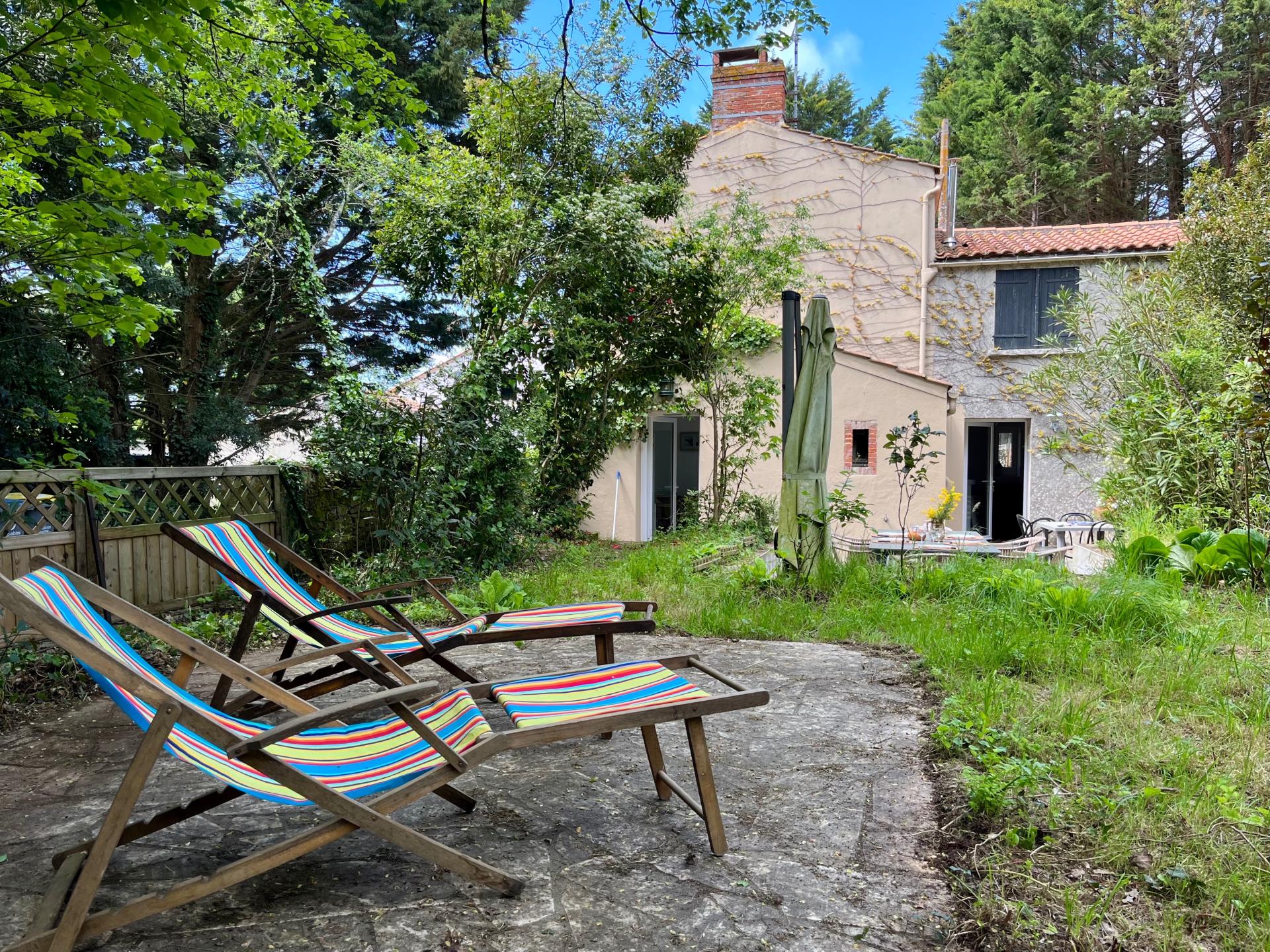 Photo 2 of the listing.