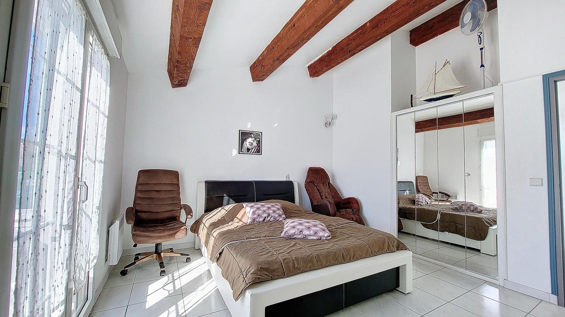 Photo 5 of the listing.