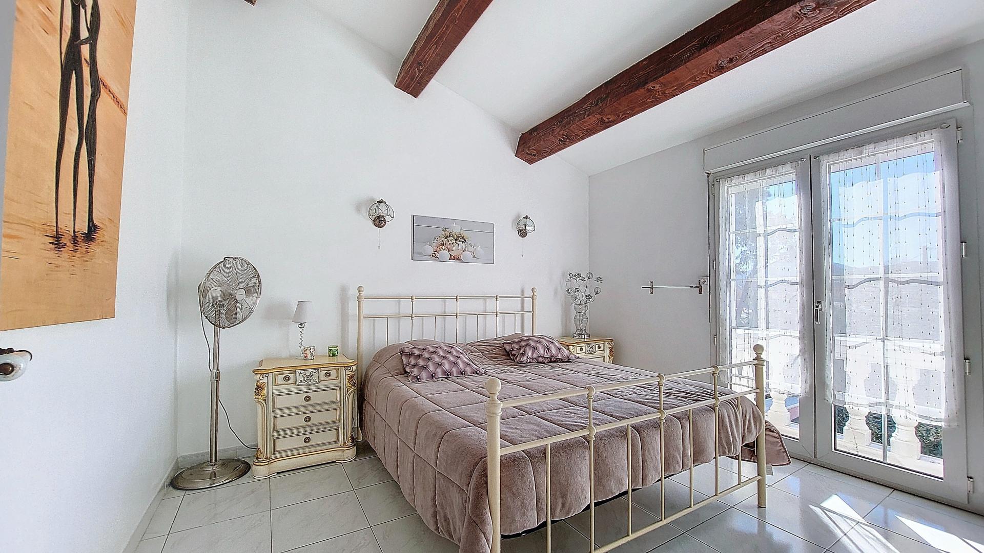 Photo 7 of the listing.