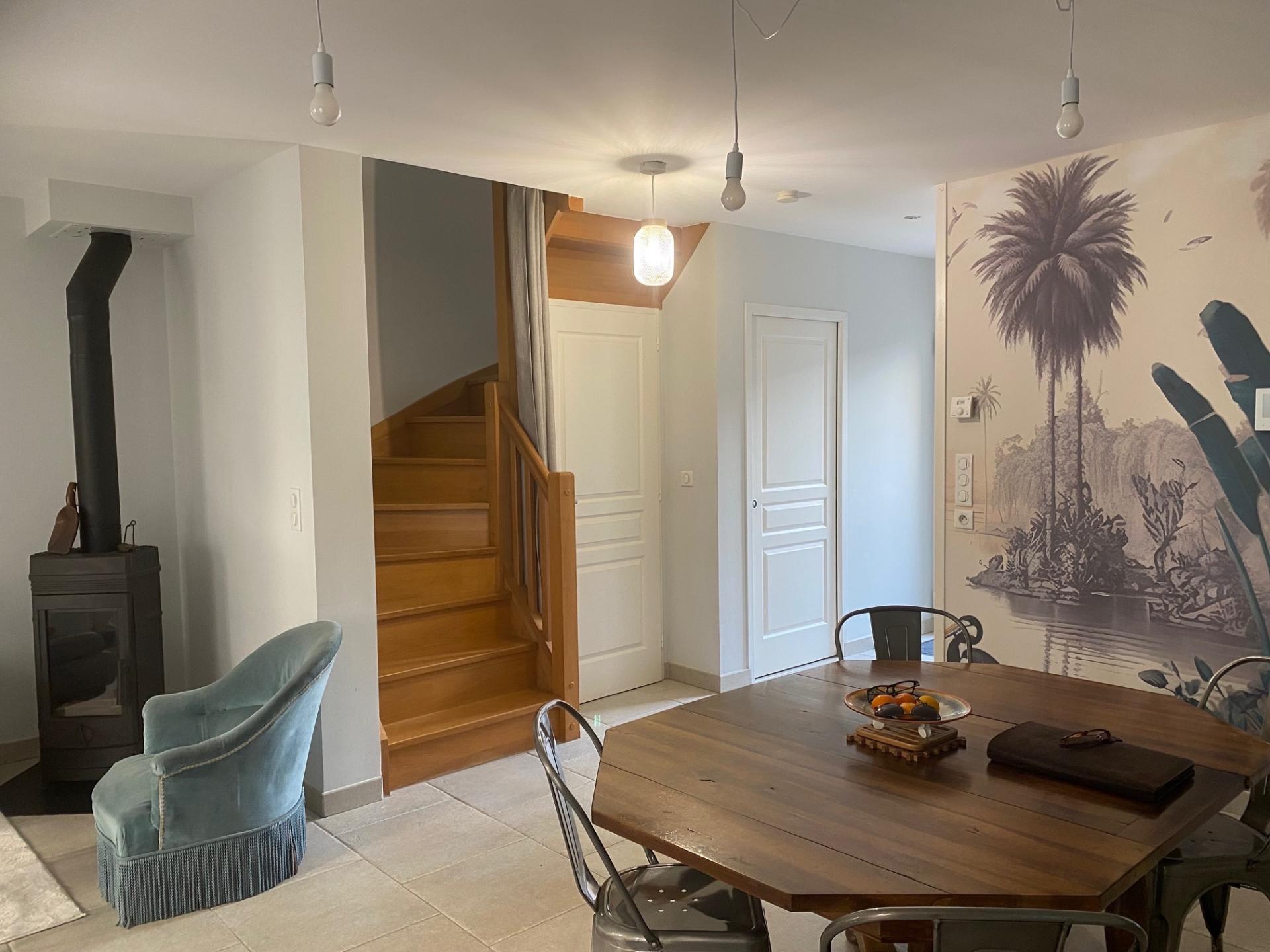 Photo 2 of the listing.