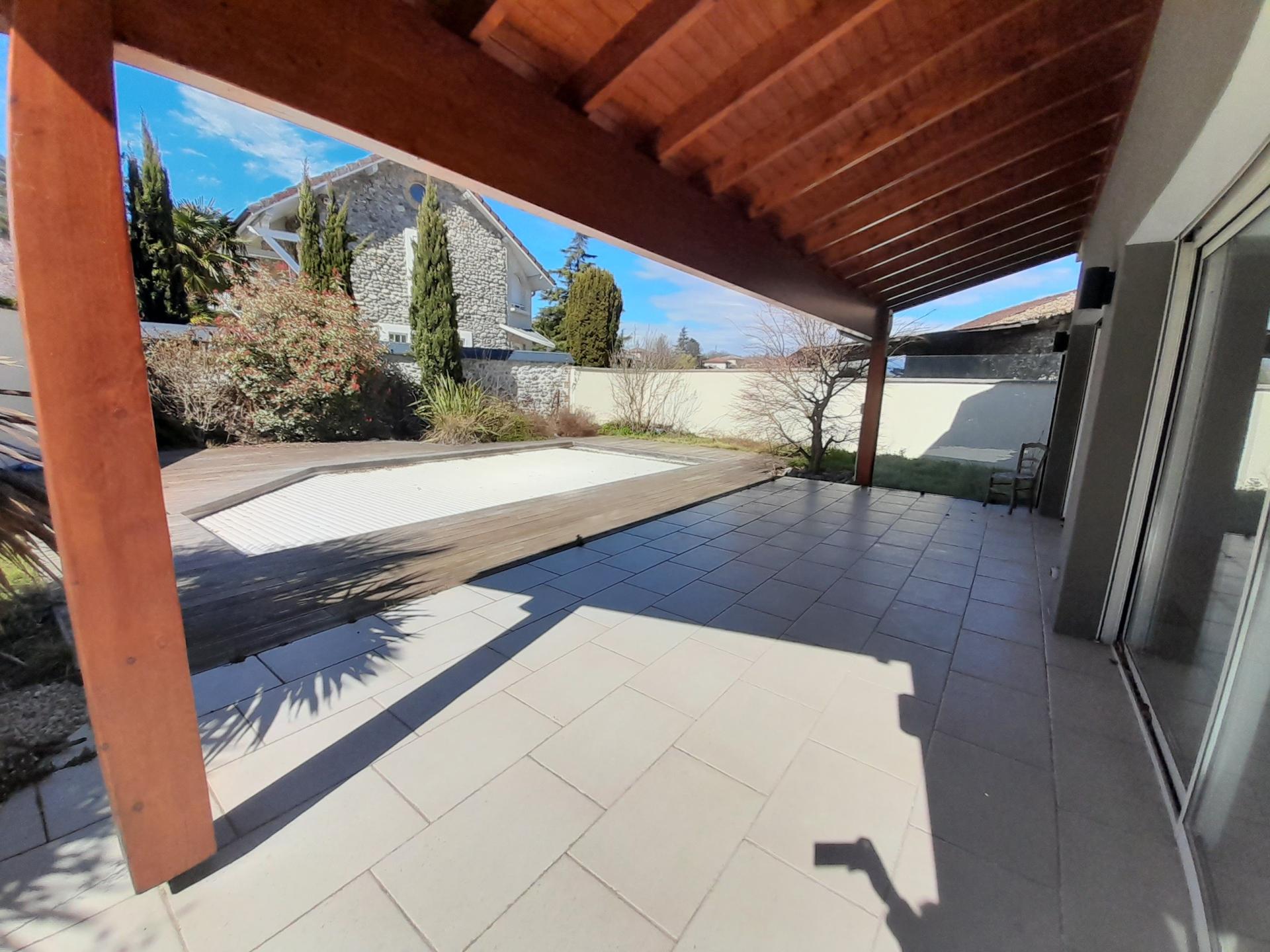 Photo 2 of the listing.