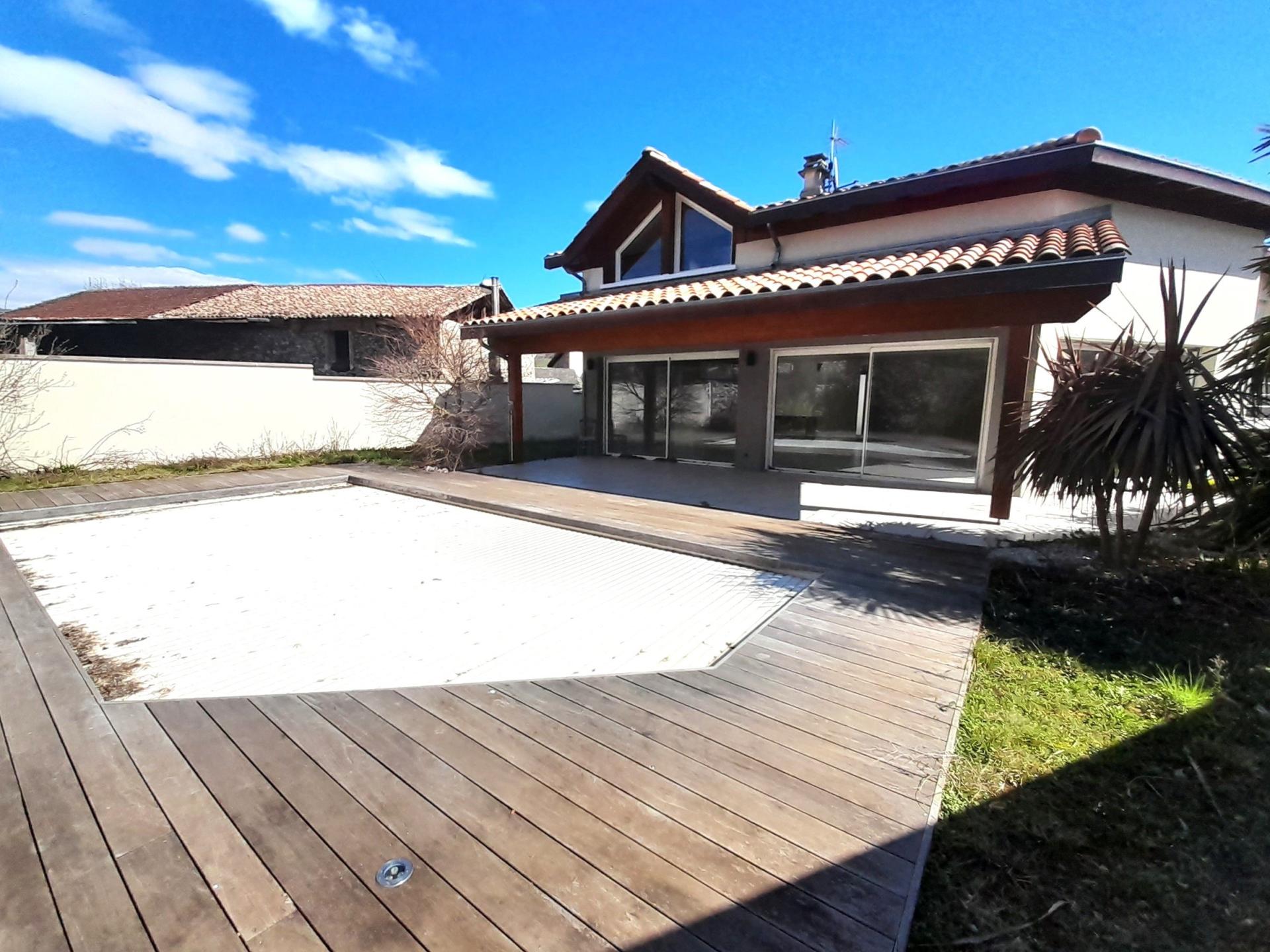 Photo 9 of the listing.