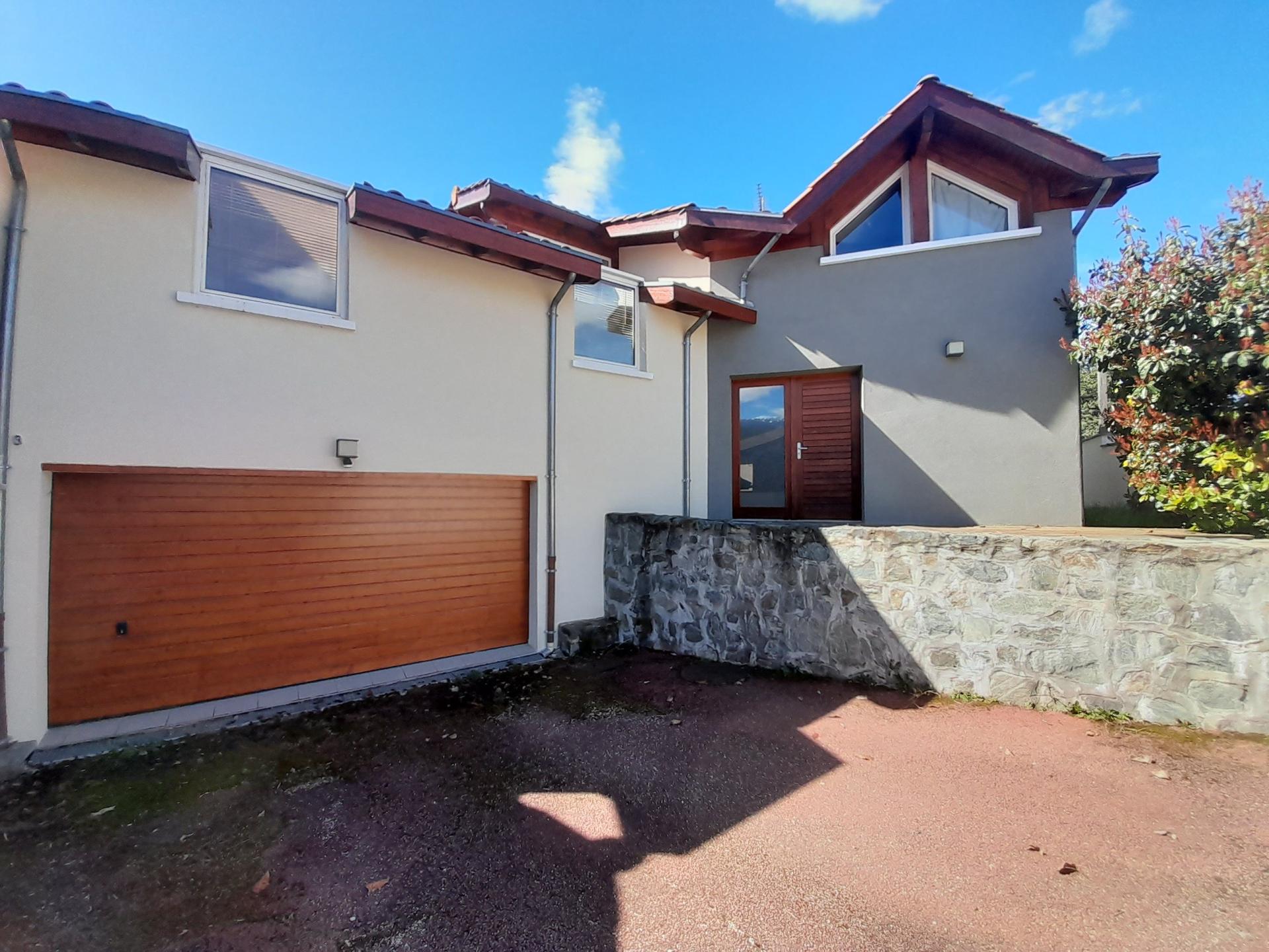 Photo 10 of the listing.