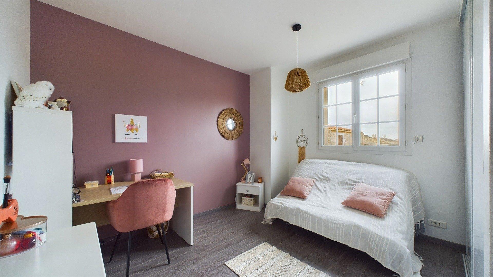 Photo 8 of the listing.