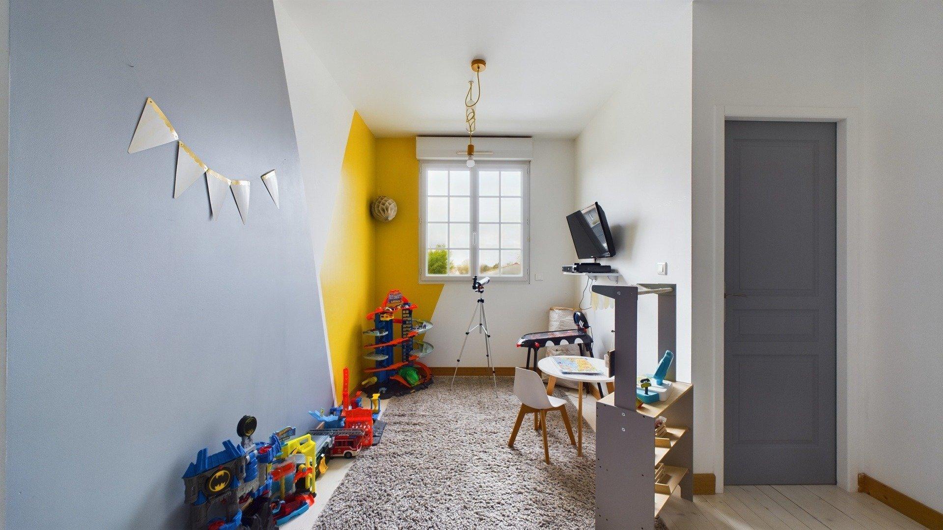 Photo 11 of the listing.