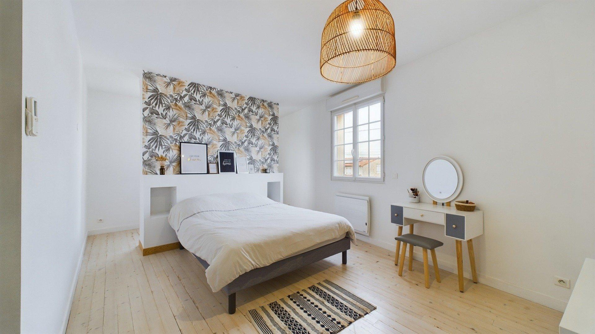 Photo 6 of the listing.