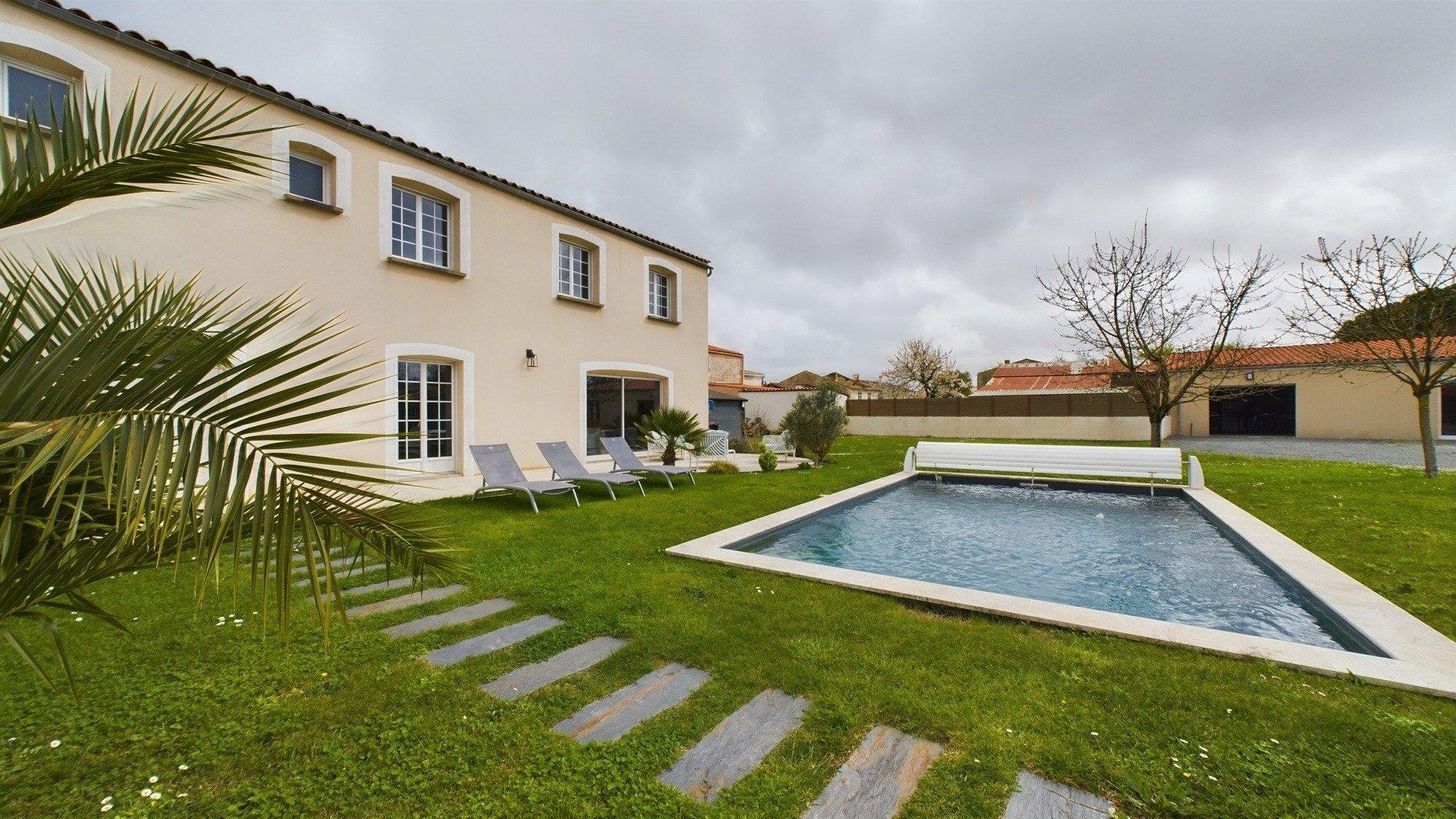 Photo 2 of the listing.