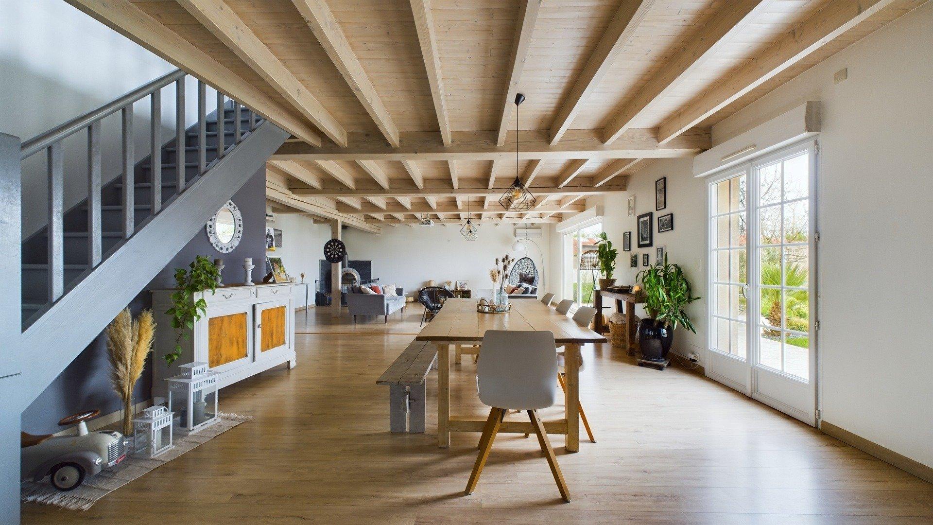 Photo 14 of the listing.