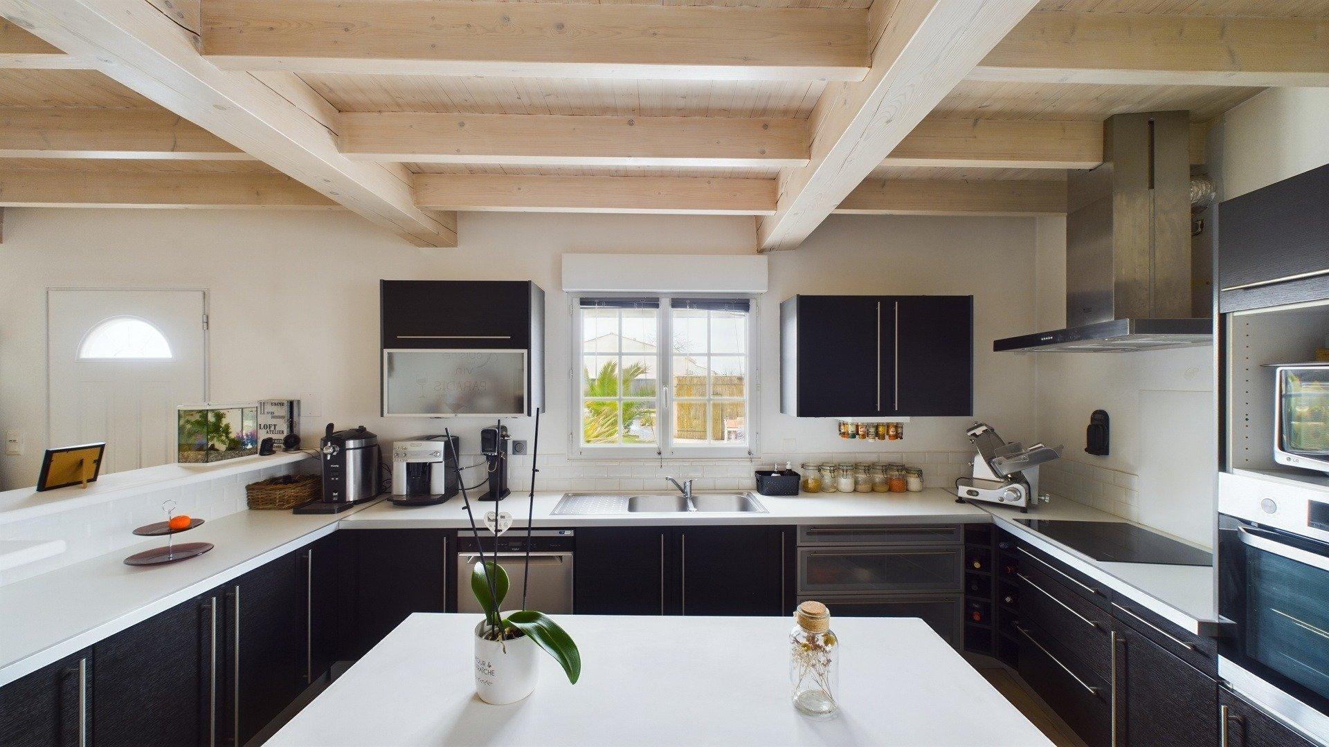 Photo 4 of the listing.