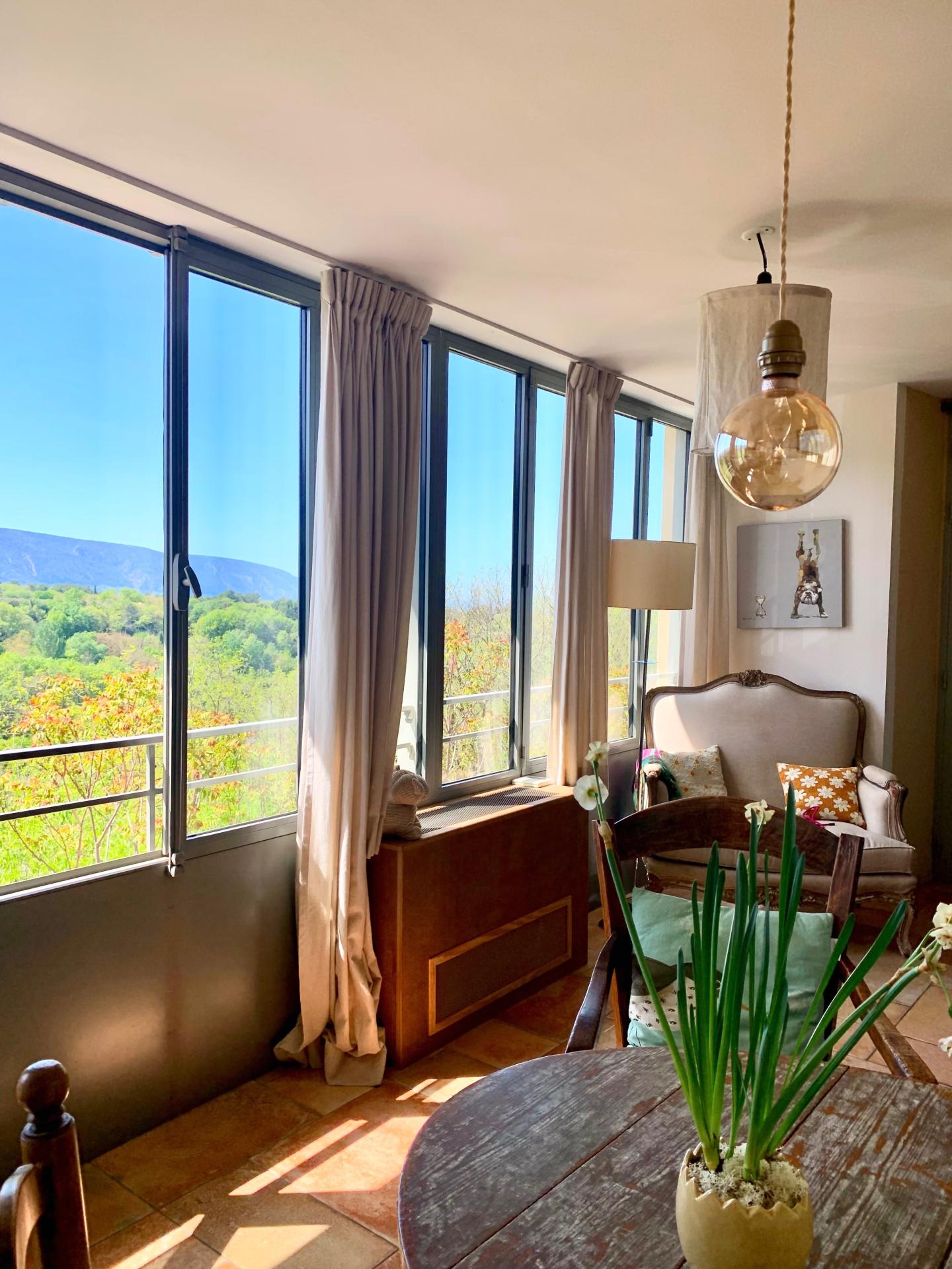 Photo 2 of the listing.