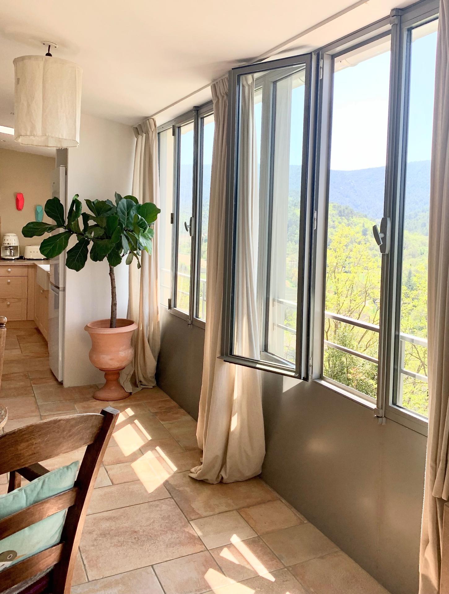 Photo 7 of the listing.