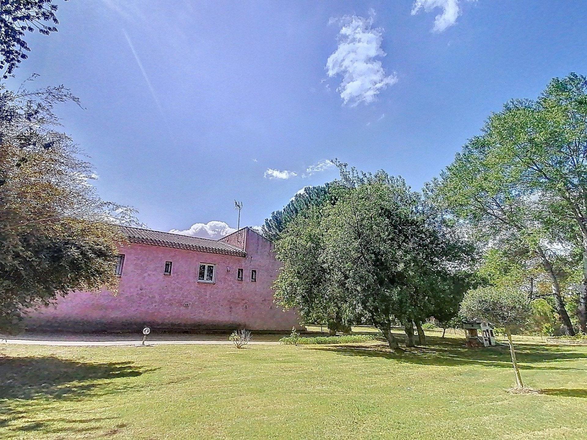 Photo 2 of the listing.