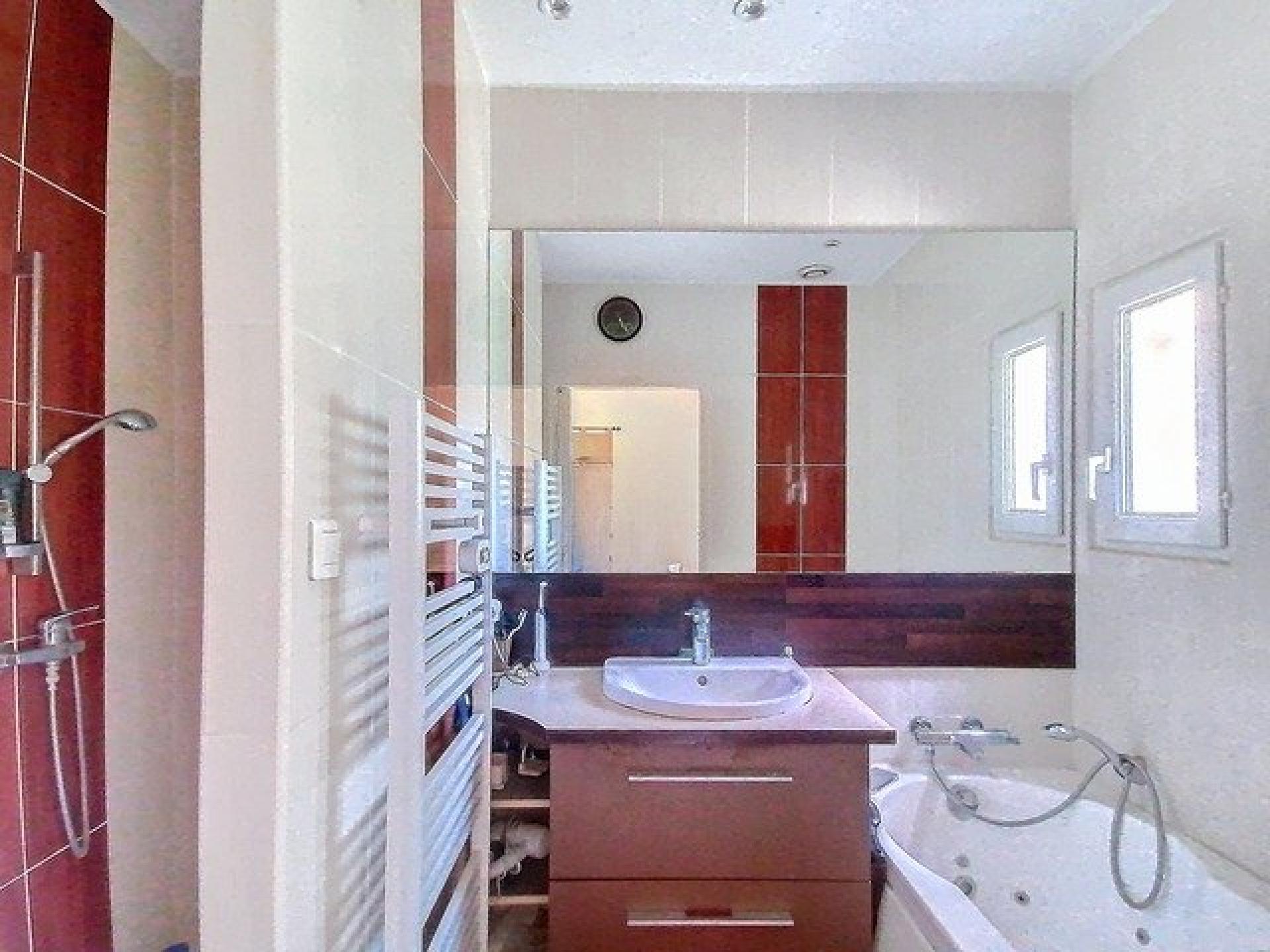 Photo 10 of the listing.