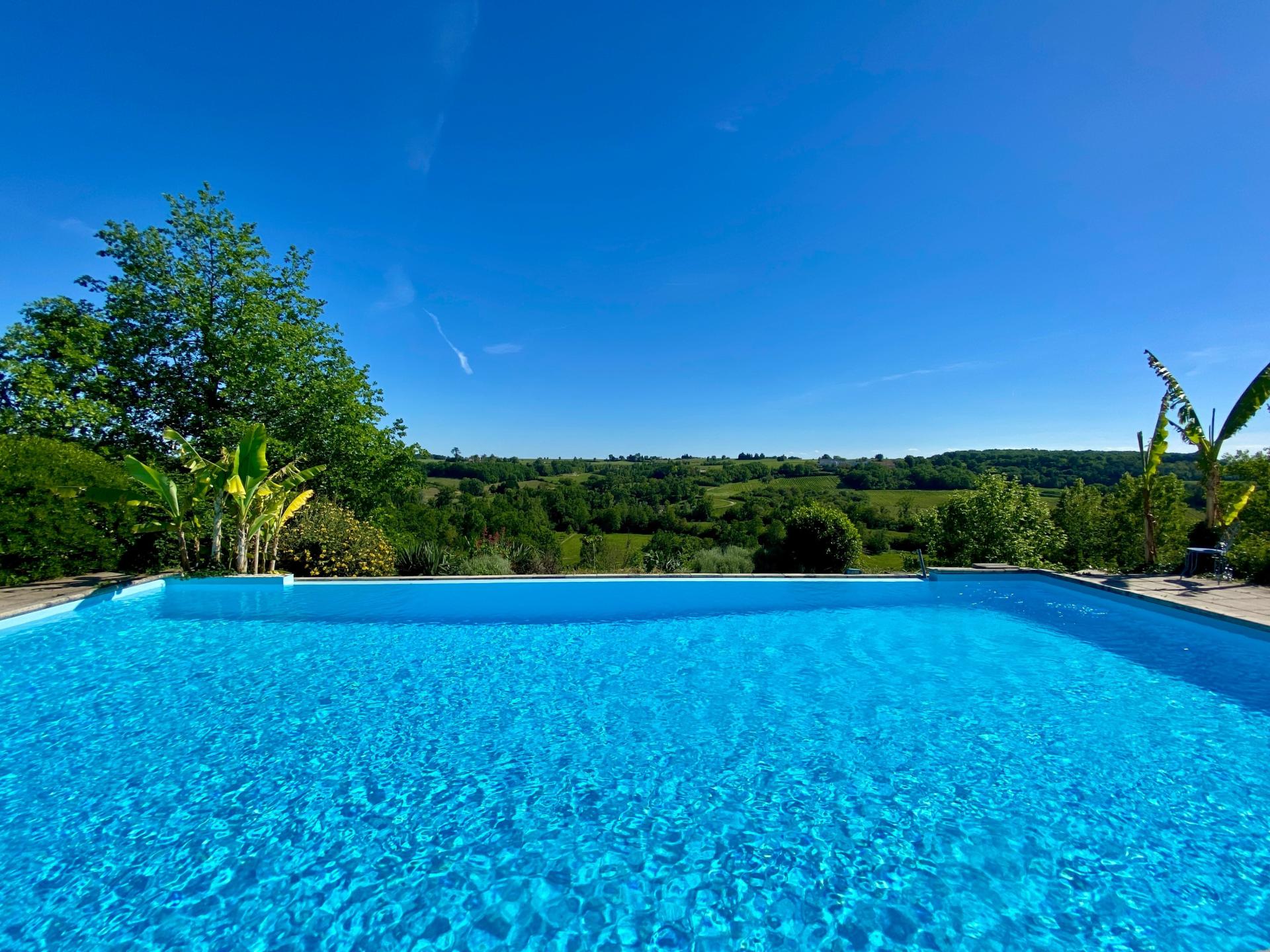 Photo 4 of the listing.