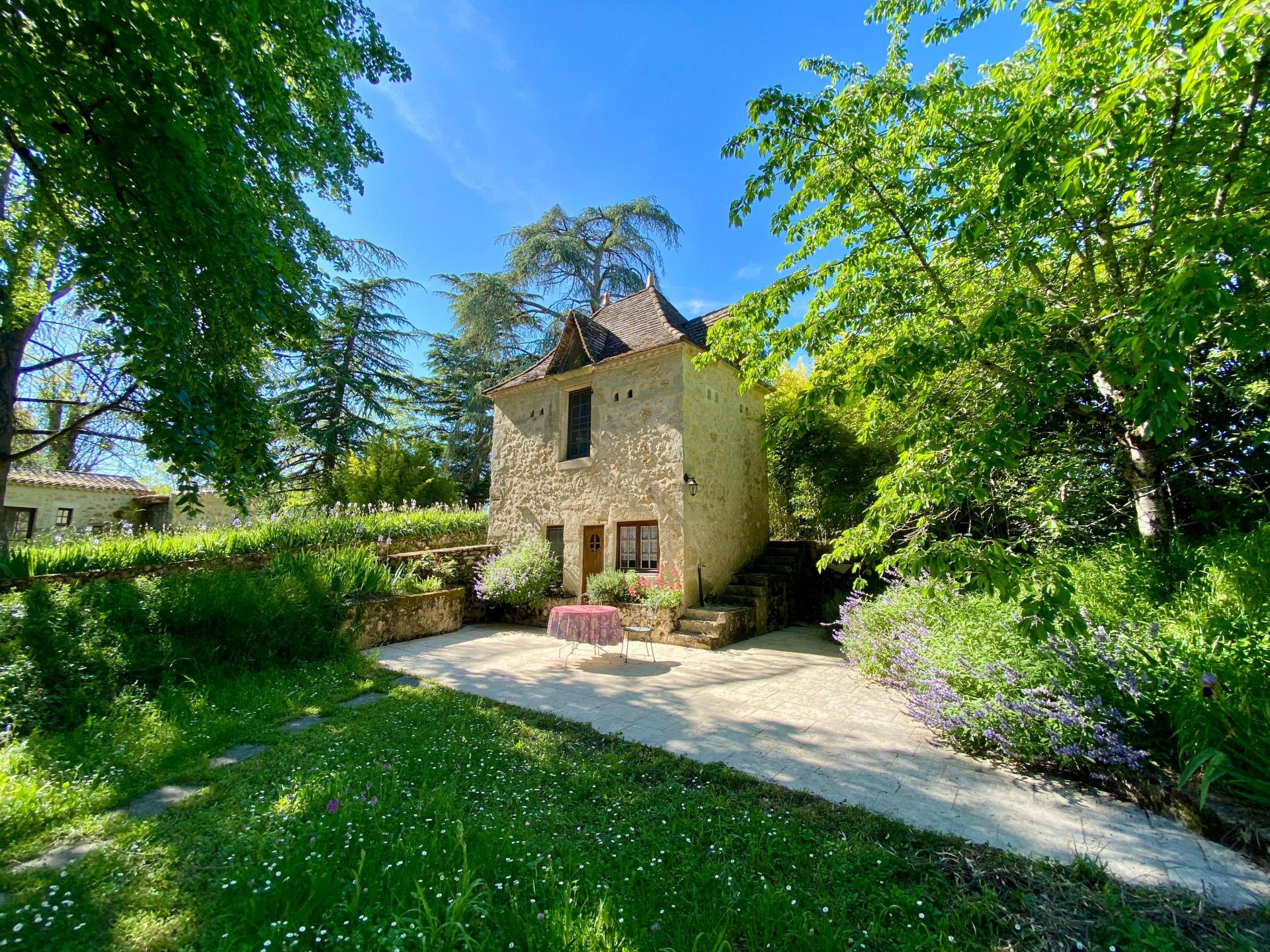 Photo 7 of the listing.