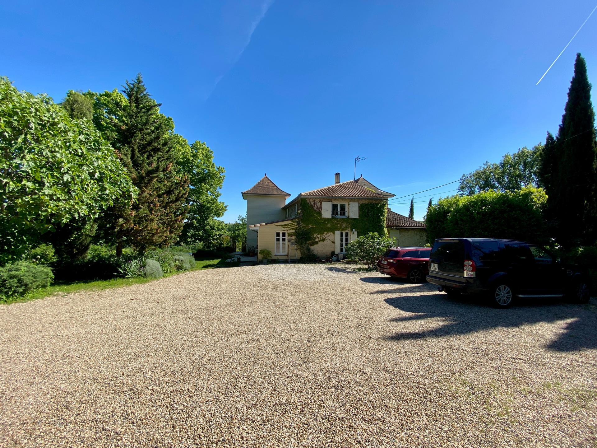 Photo 3 of the listing.