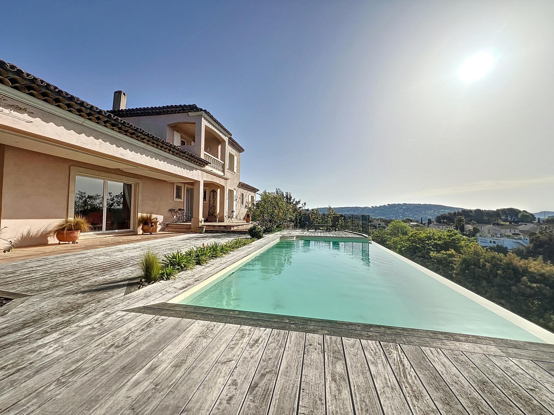 Photo 2 of the listing.