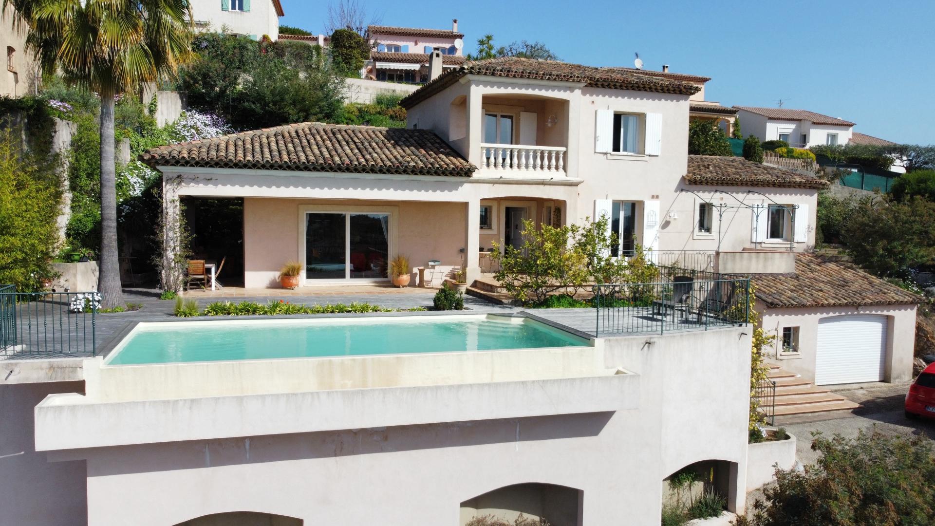 Photo 7 of the listing.