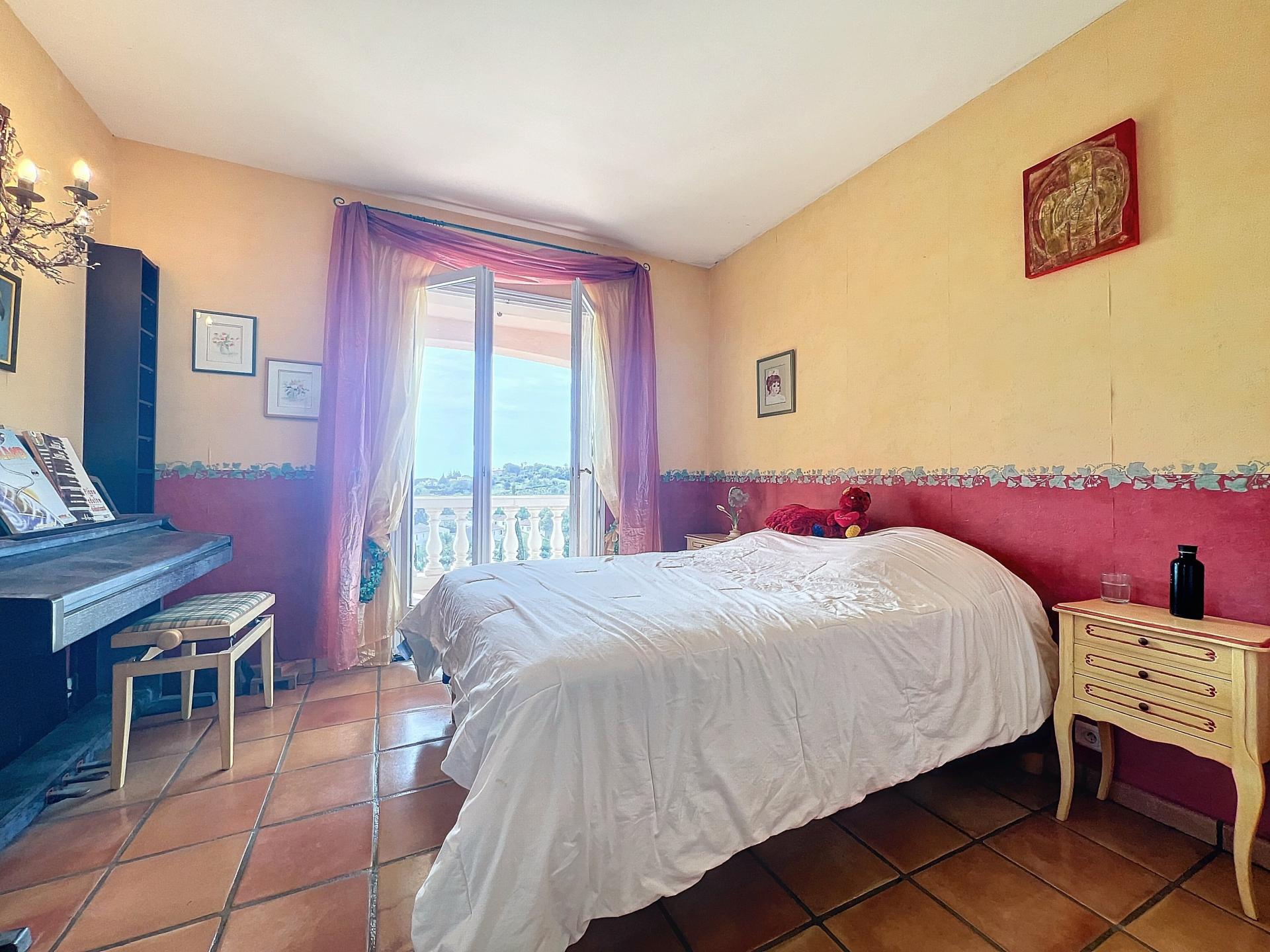 Photo 11 of the listing.