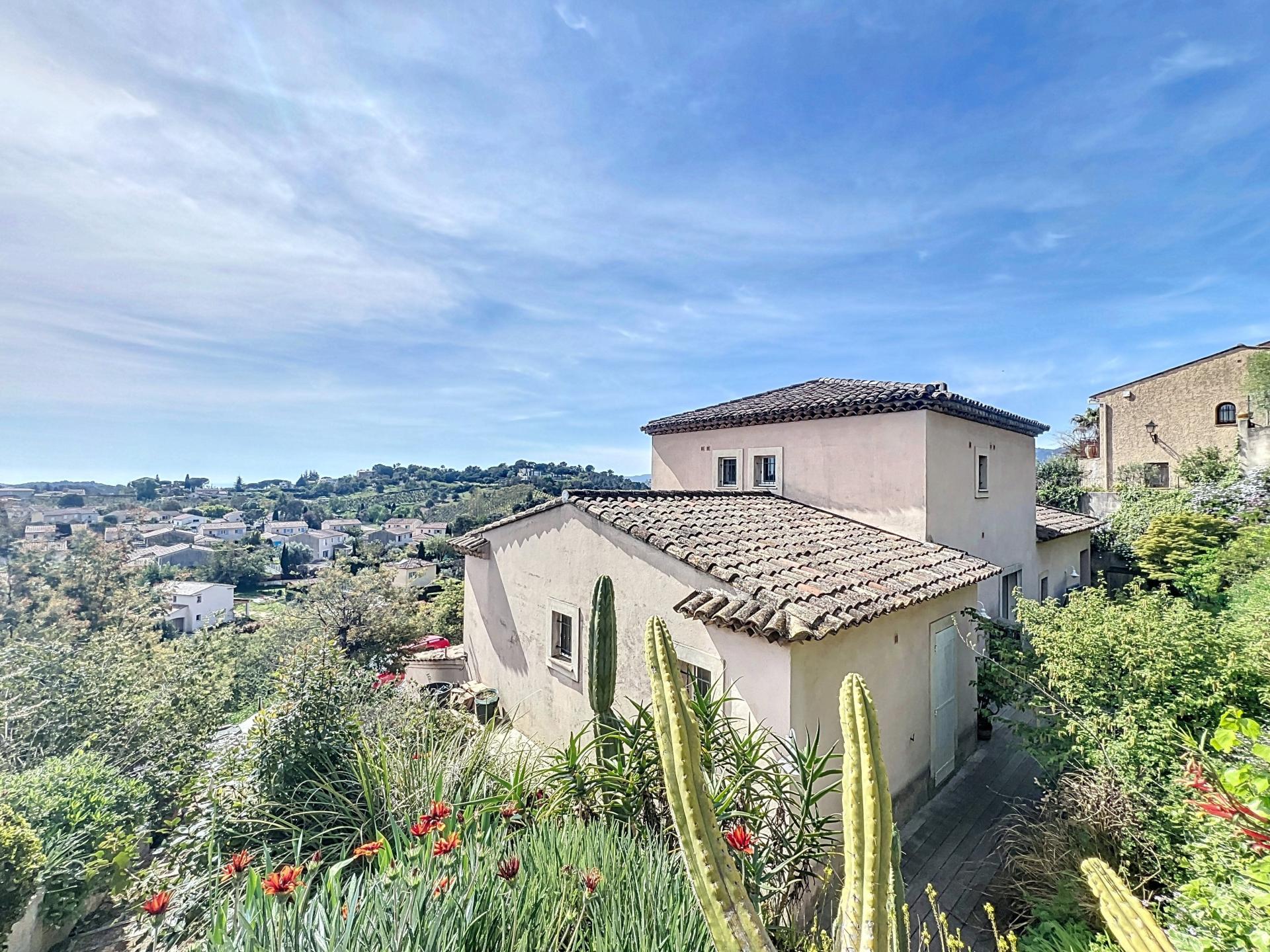 Photo 4 of the listing.