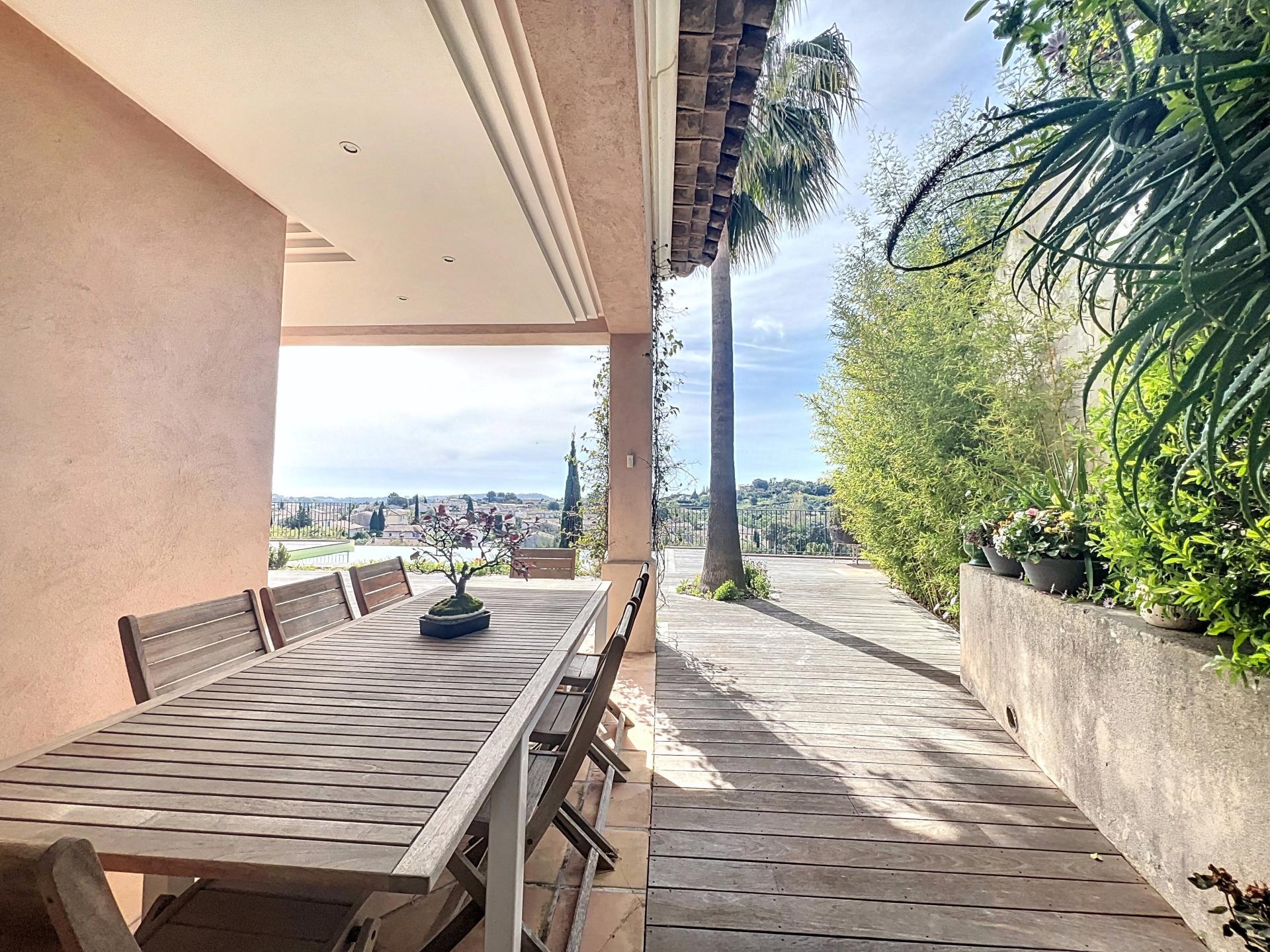 Photo 13 of the listing.