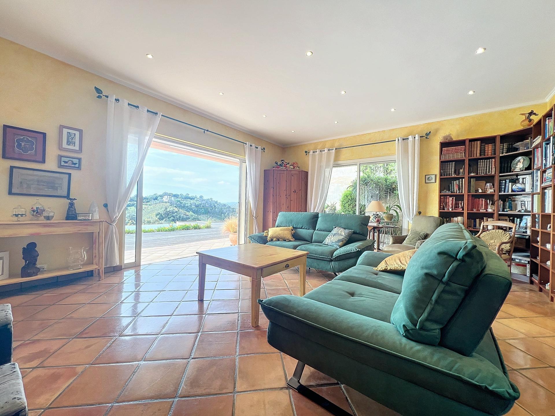 Photo 3 of the listing.