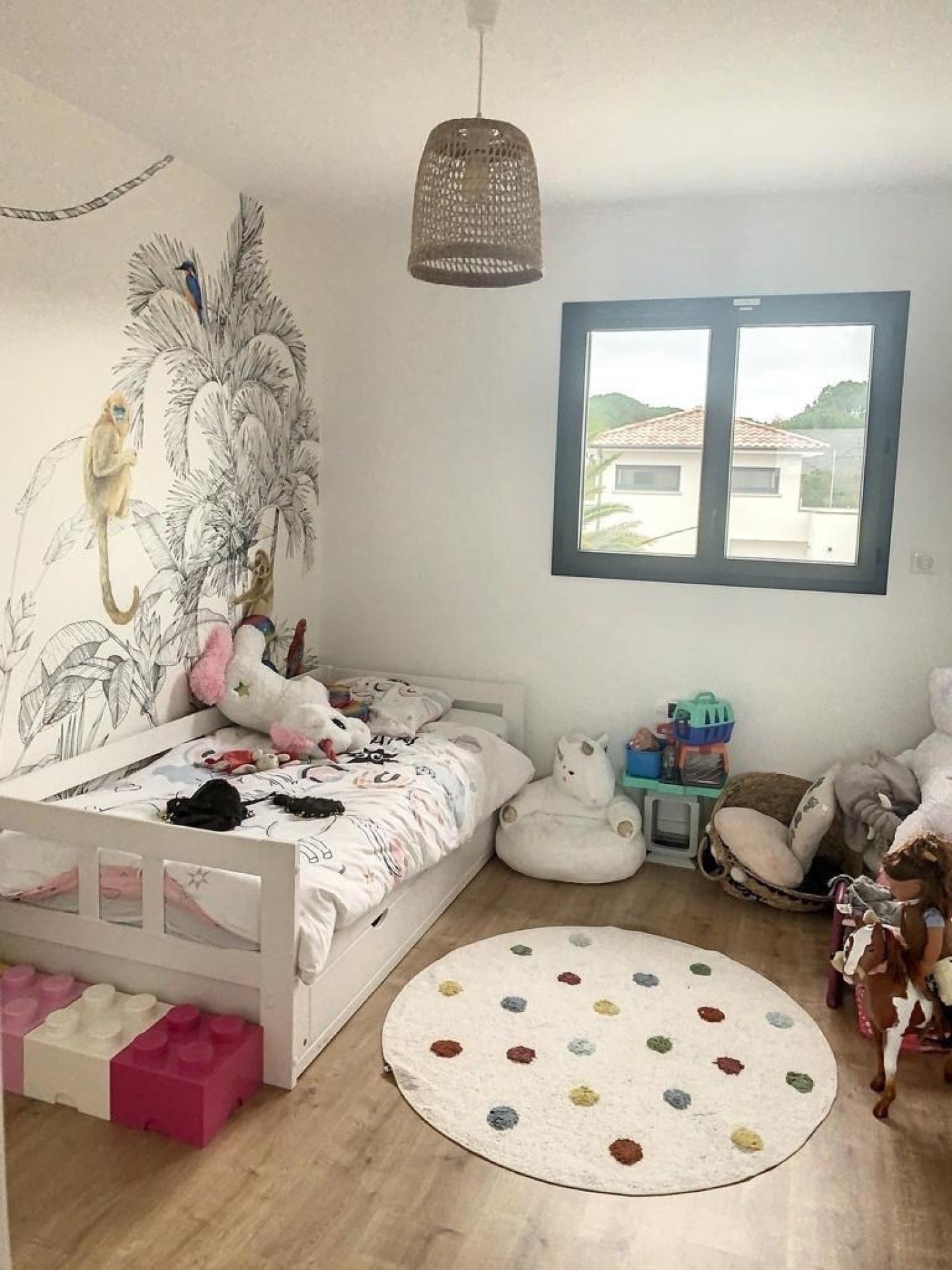 Photo 8 of the listing.